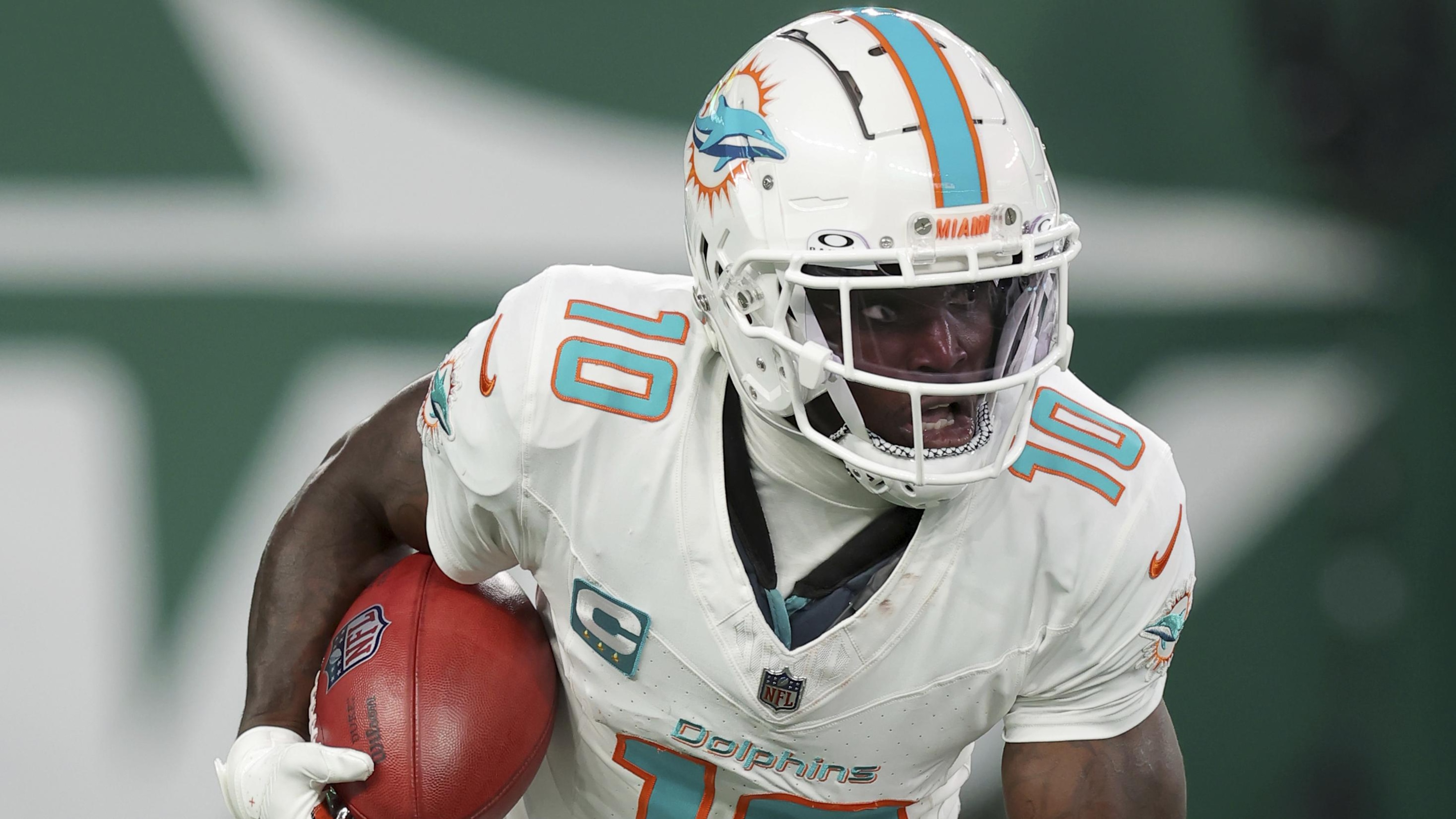 Dolphins' Tyreek Hill Says 'I Don't Even Gotta Be' Highest-Paid WR on Next Contract