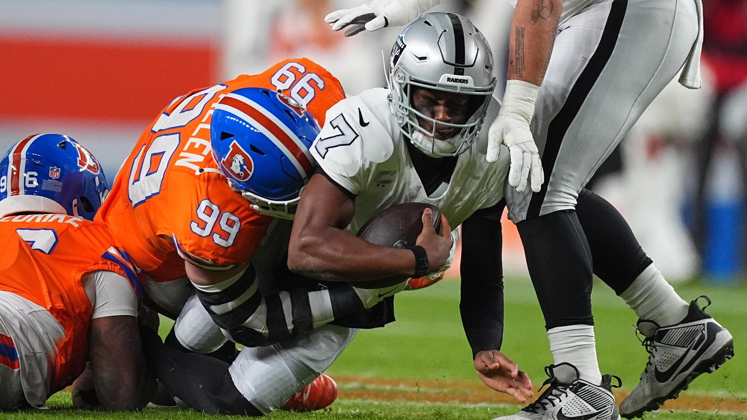 Raiders Broncos Football