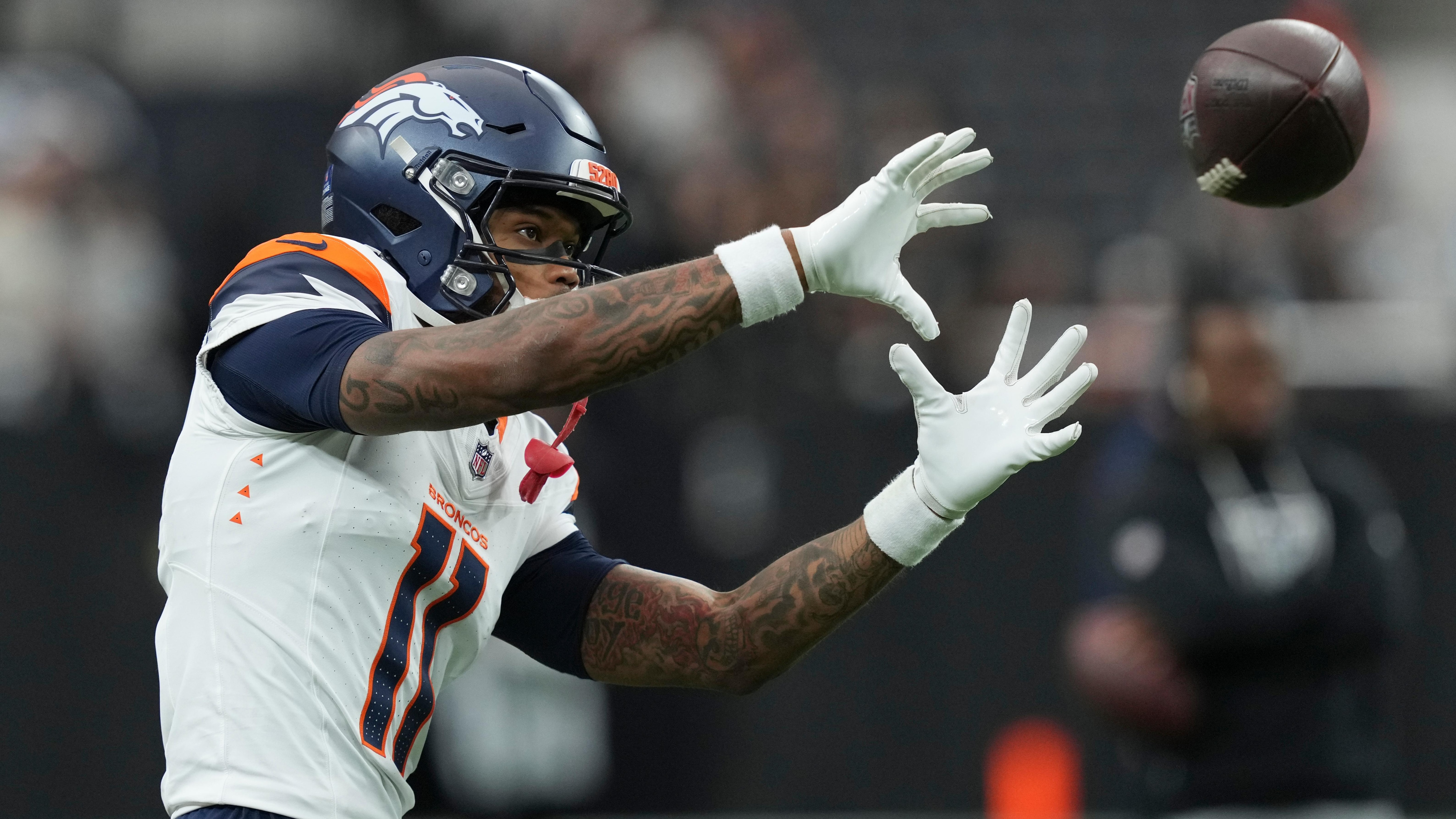 Broncos Raiders Football