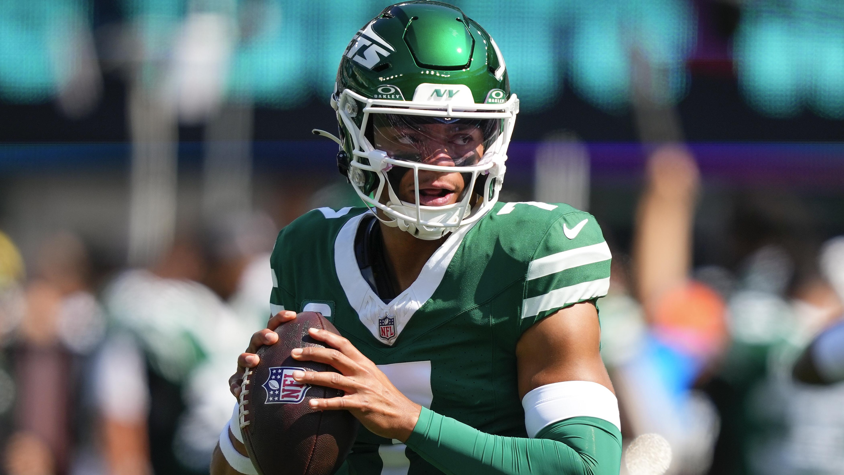 Justin Fields out for Jets vs. Bucs with Concussion, Tyrod Taylor to Start at QB