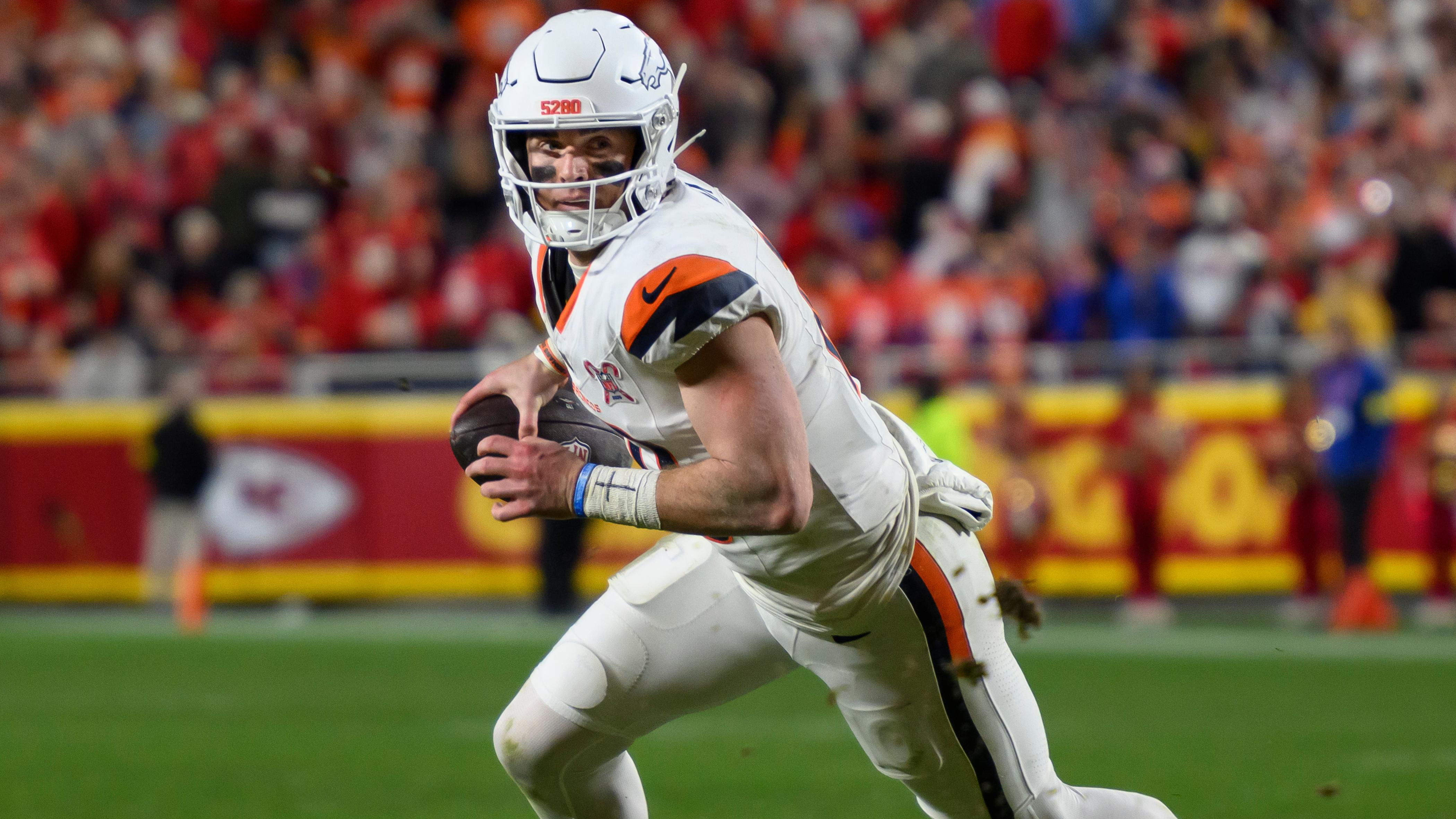 Broncos Chiefs Football