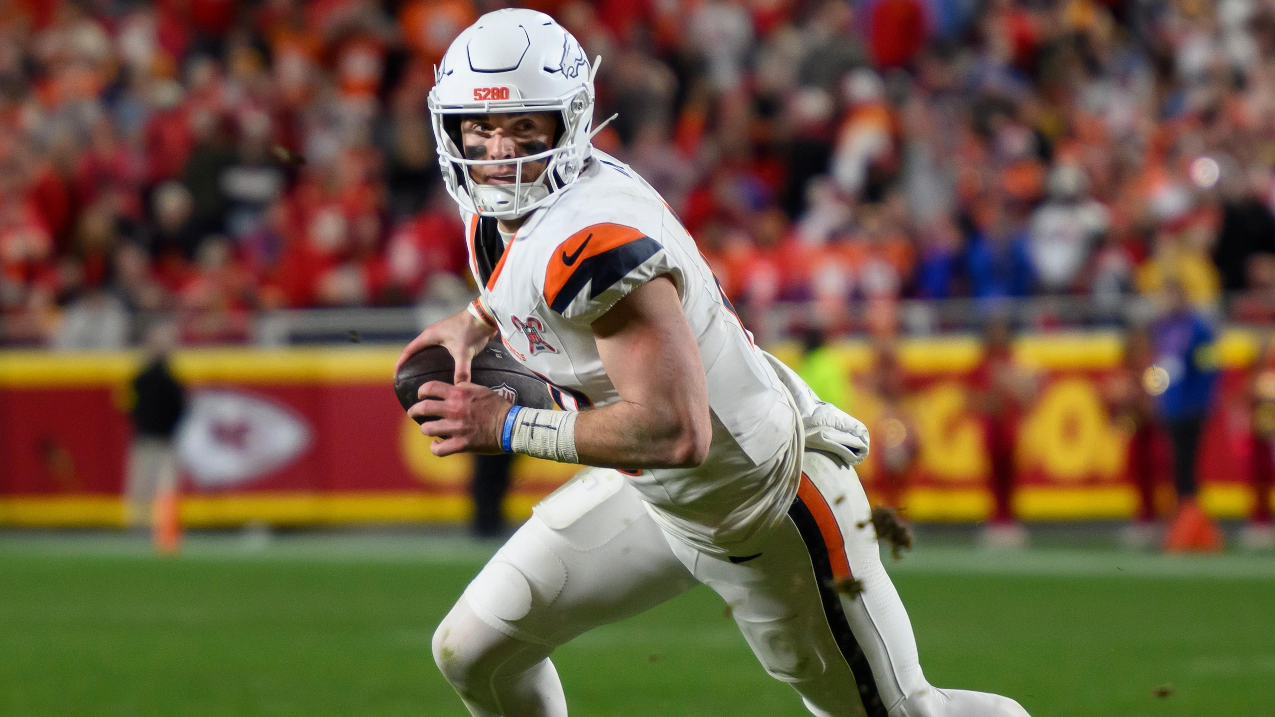 Broncos Chiefs Football