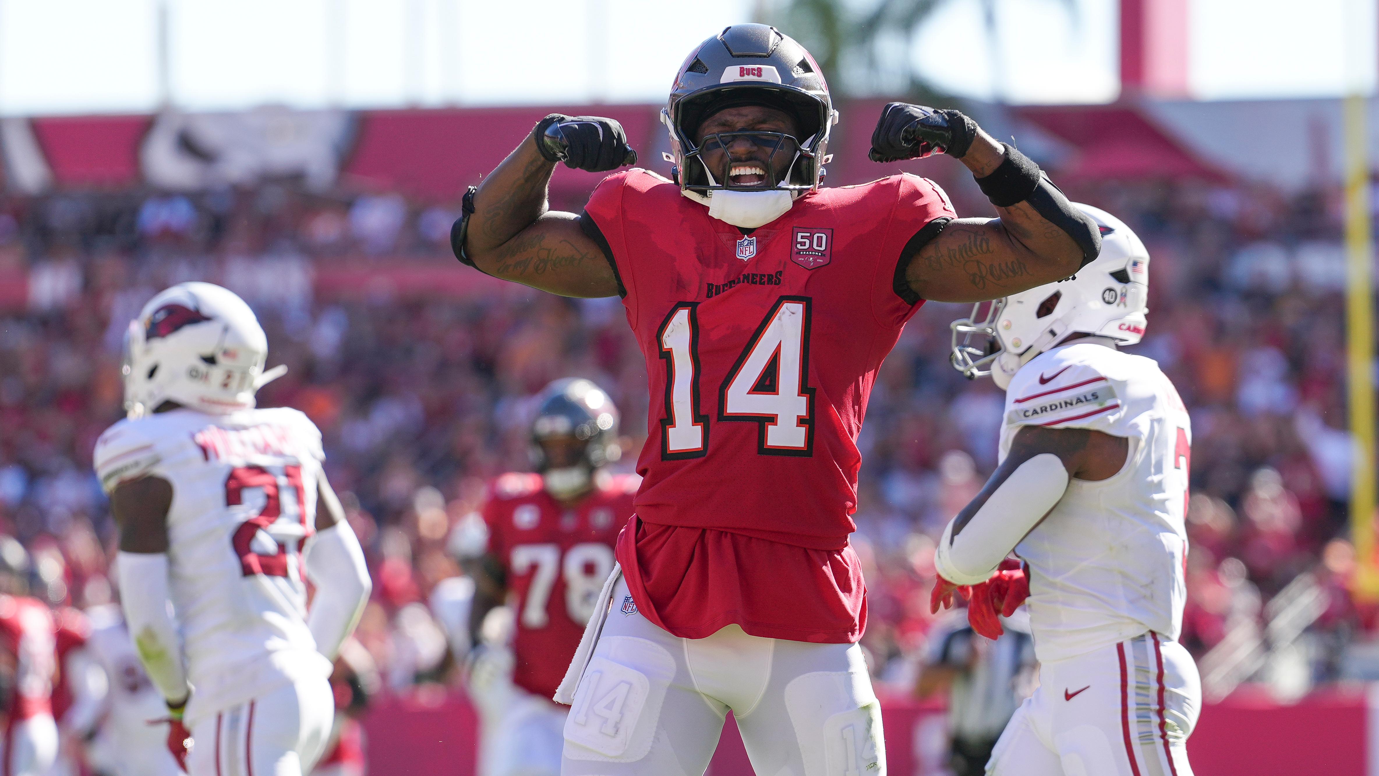 Cardinals Buccaneers Football