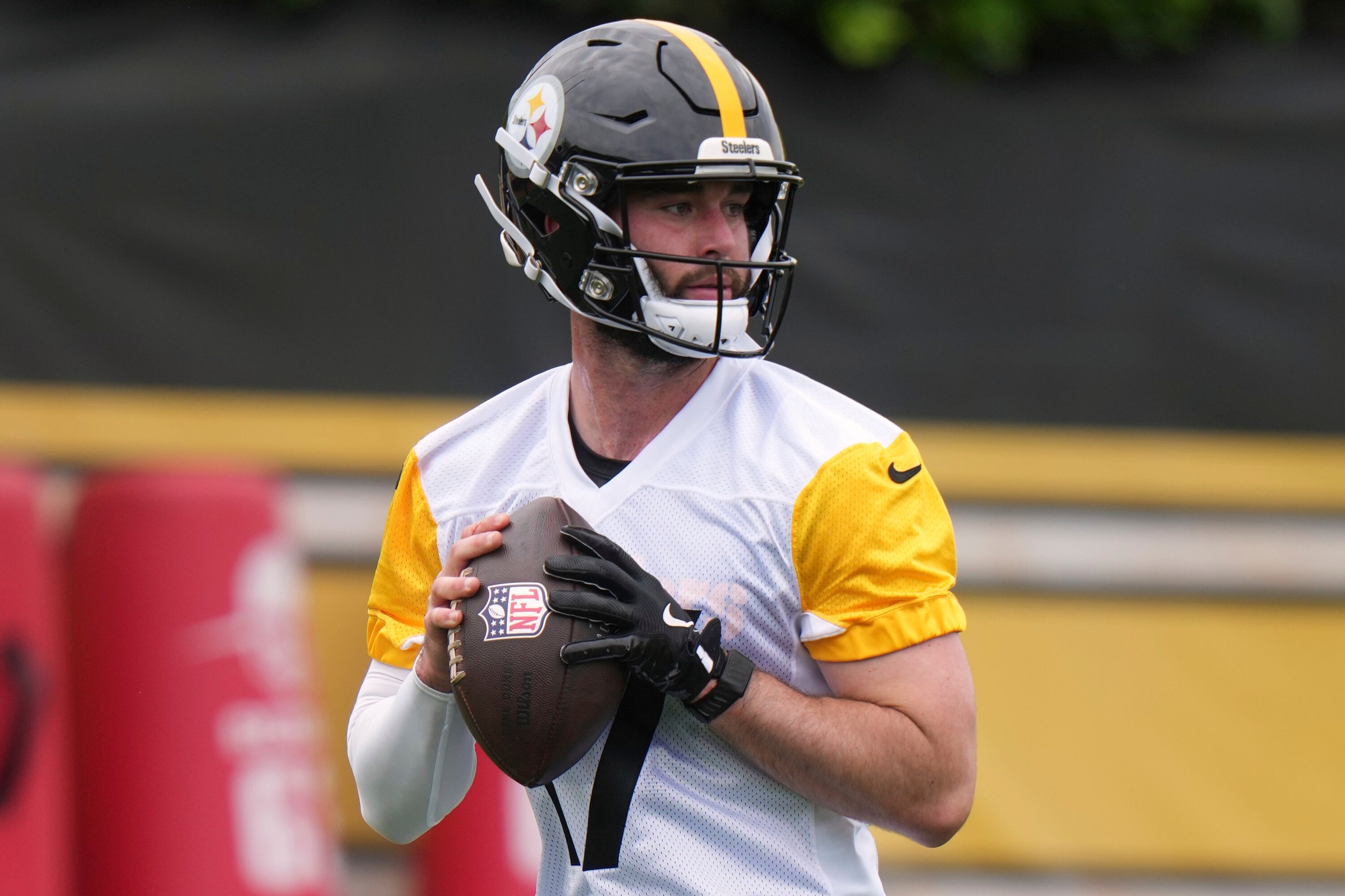 Ranking Steelers' Best QB Options as Aaron Rodgers Watch Continues