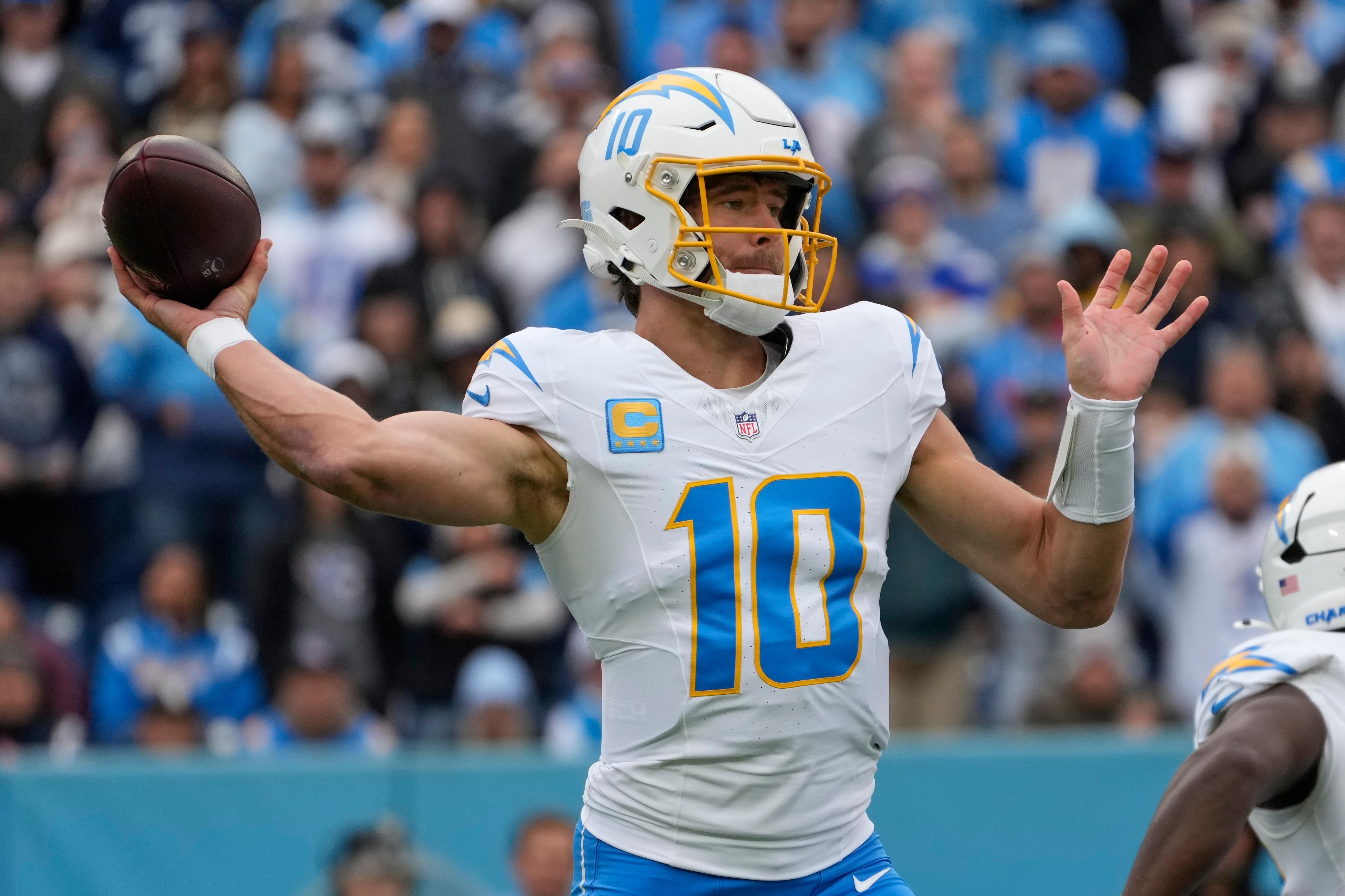 Chargers Titans Football