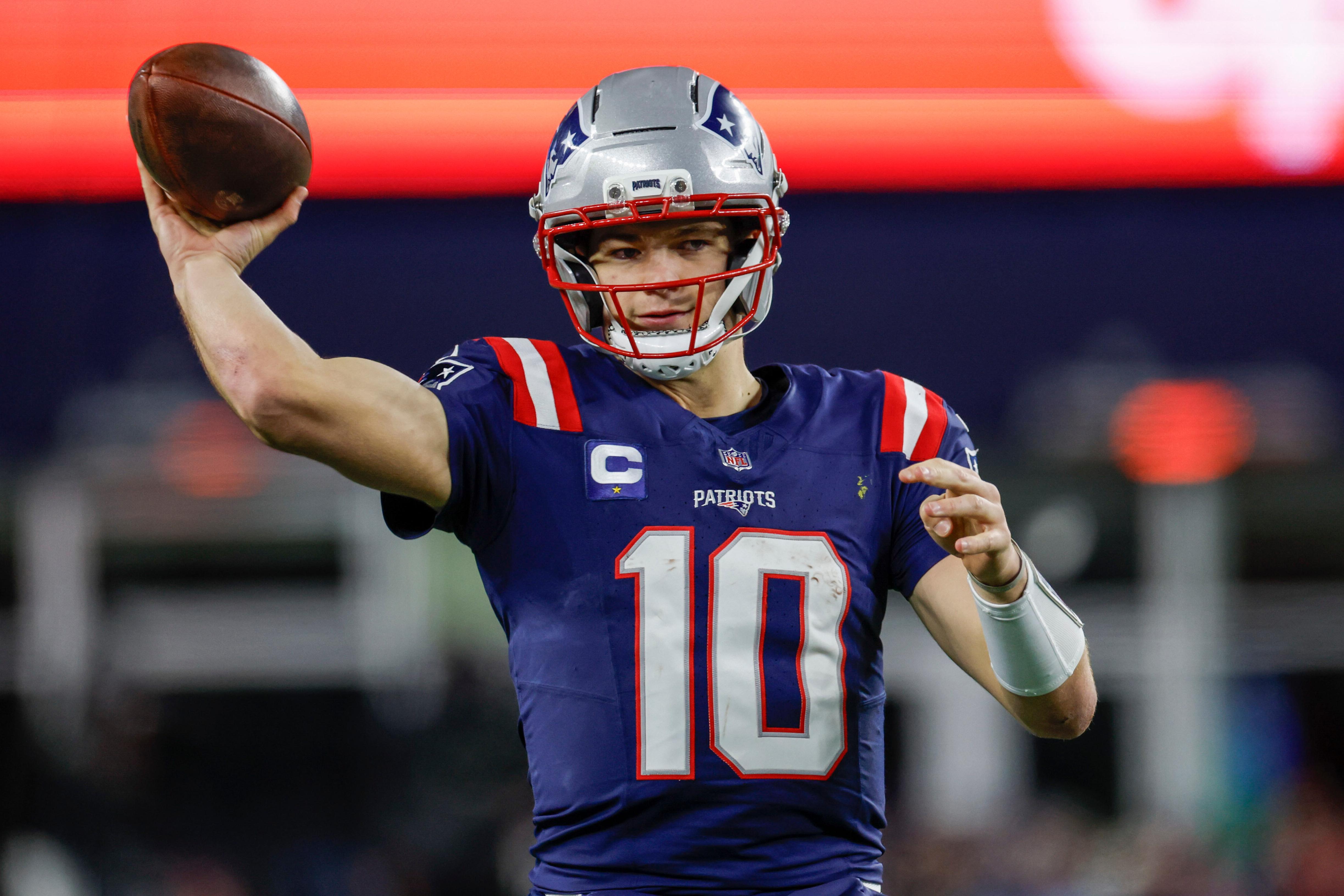 Chargers Patriots Football