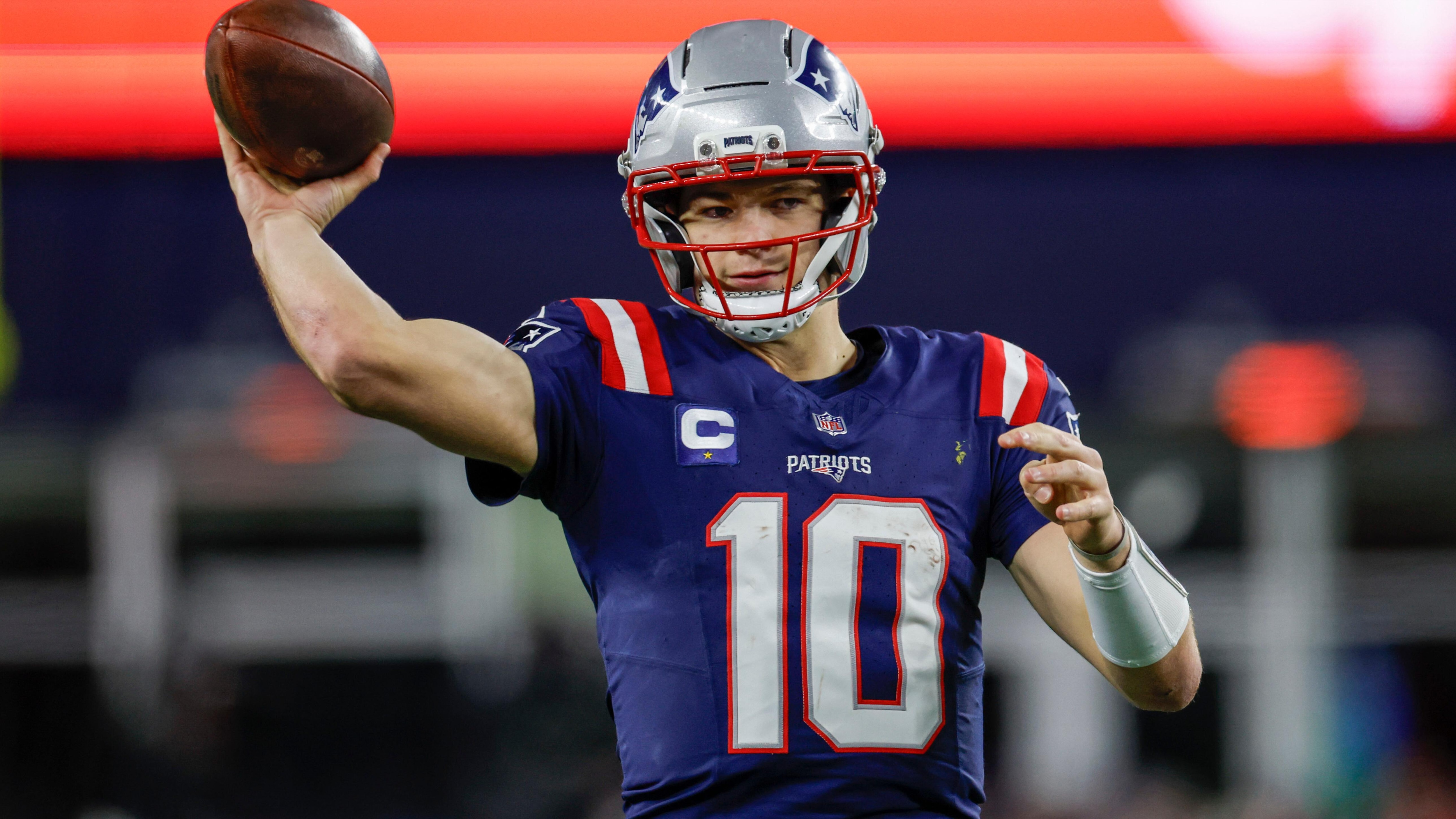 Chargers Patriots Football