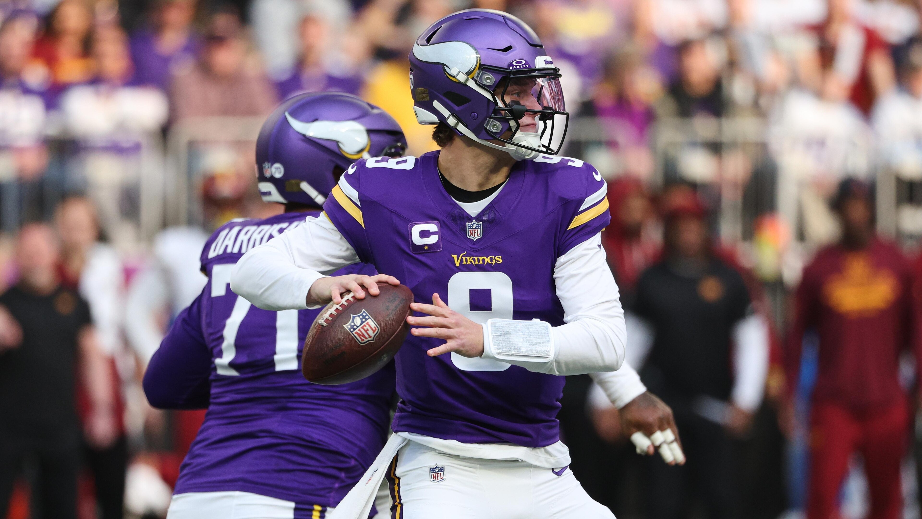 COMMANDERS-VIKINGS