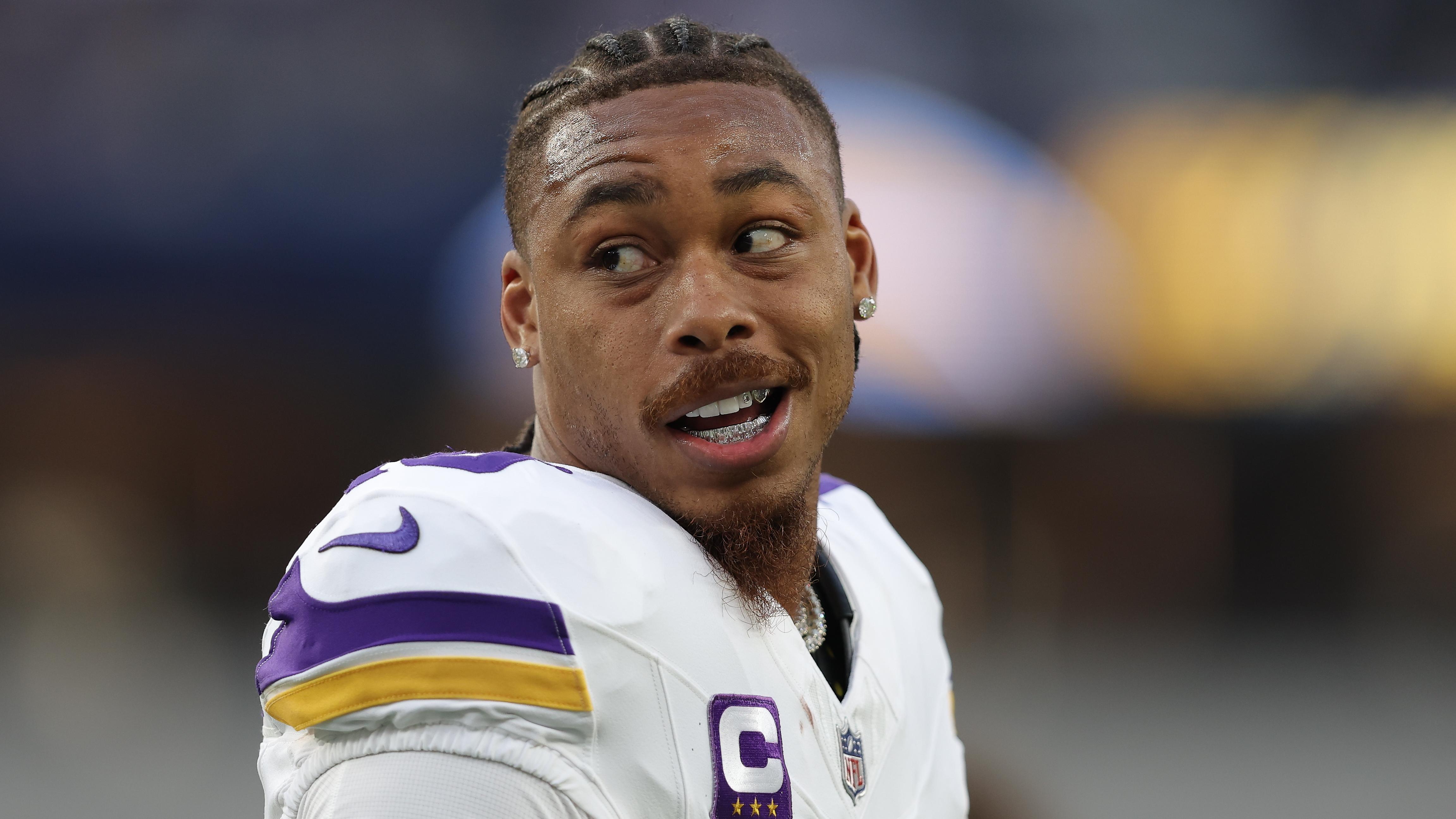 Vikings' Justin Jefferson Becomes Youngest in NFL History to Reach 8K  Receiving Yards