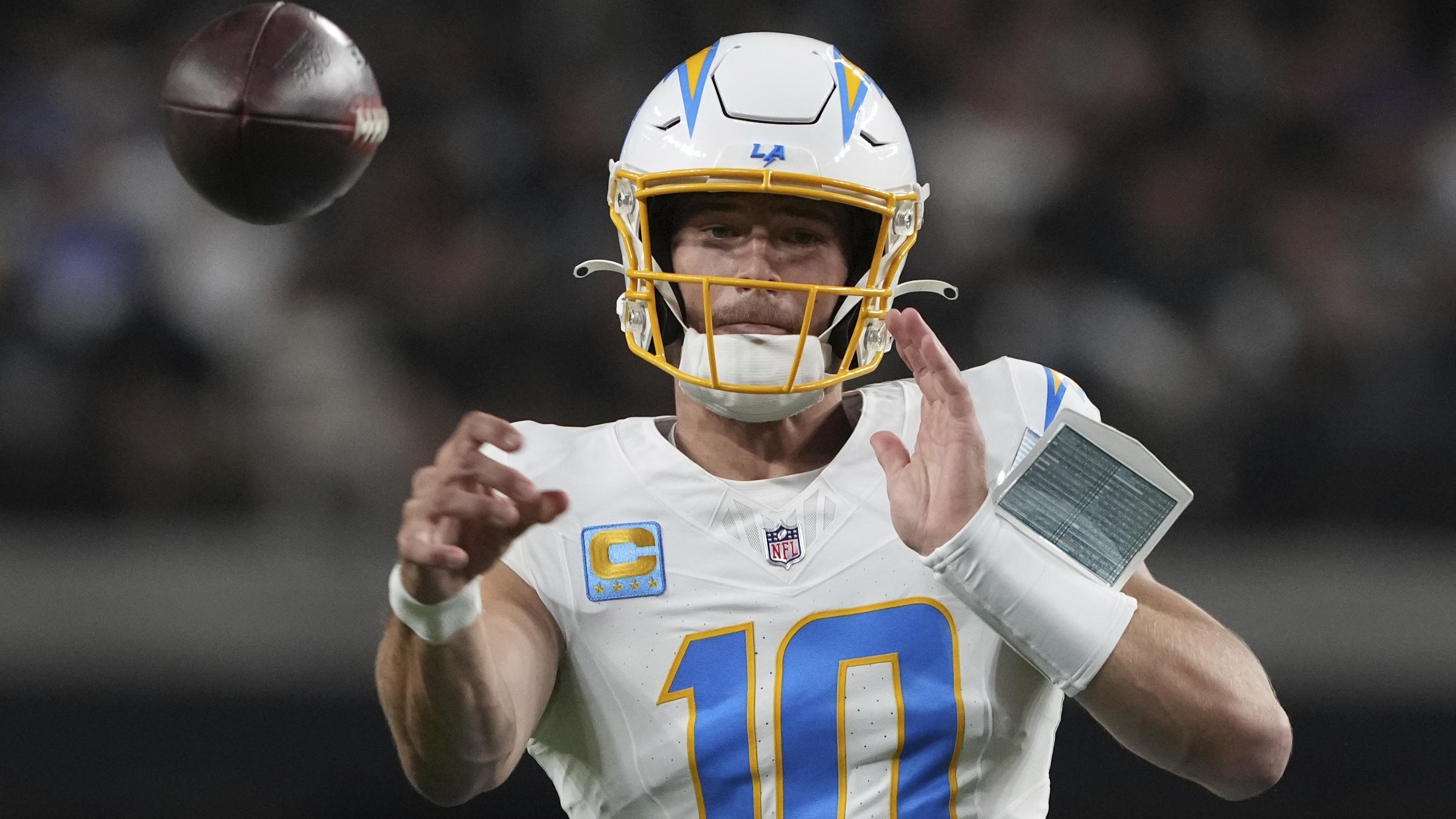 Chargers Raiders Football