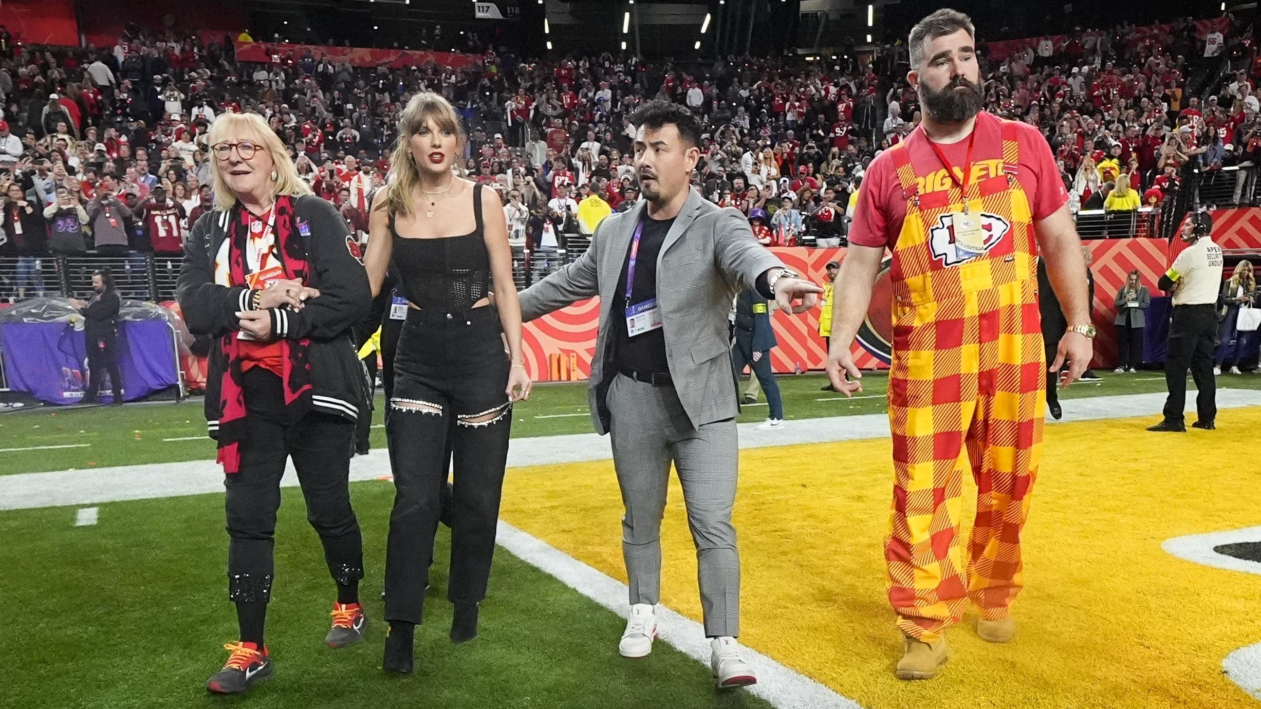 Jason Kelce Stunned by Taylor Swift Podcast’s Traffic, ‘What in the Actual F–k’