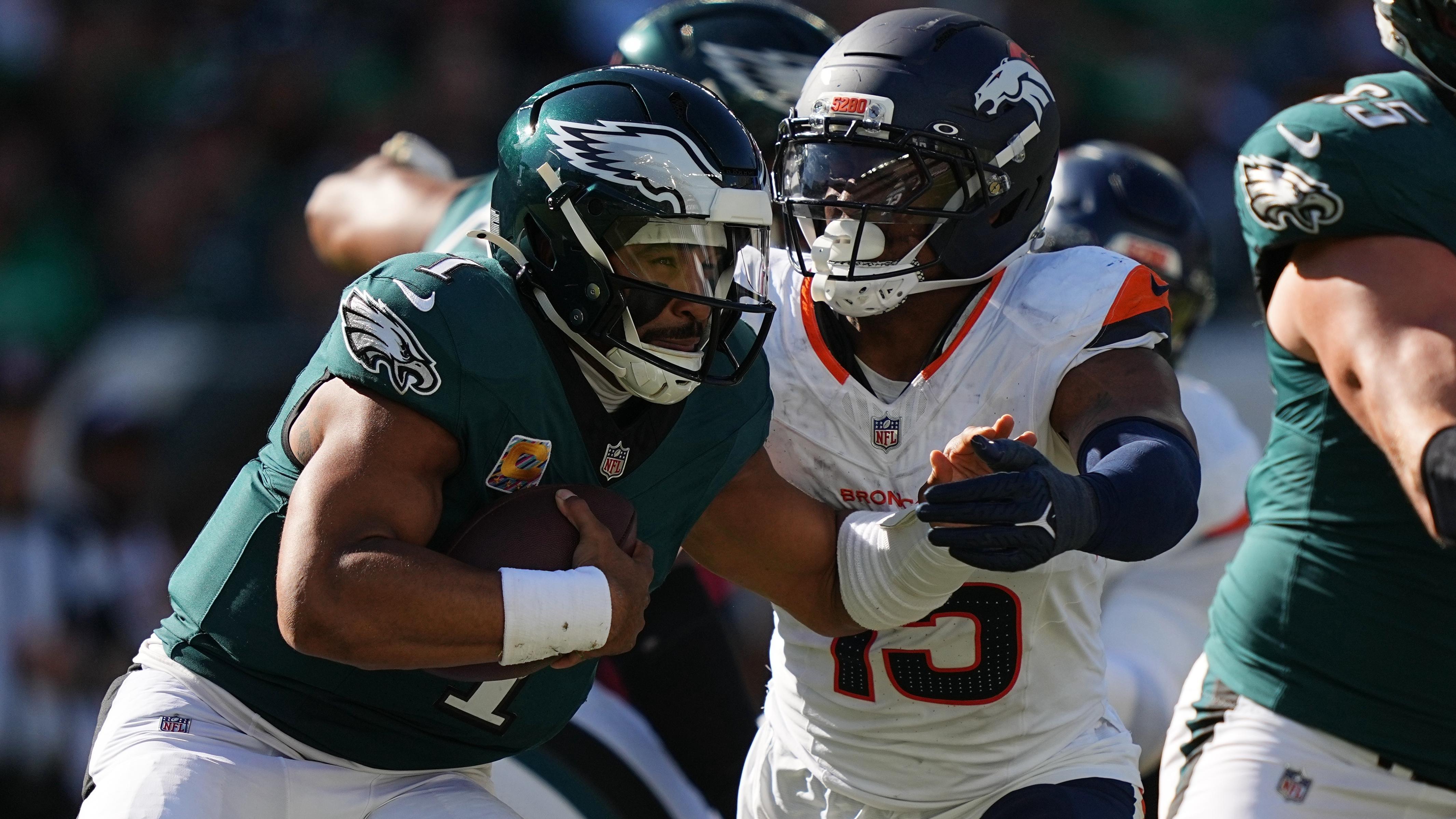 Broncos Eagles Football