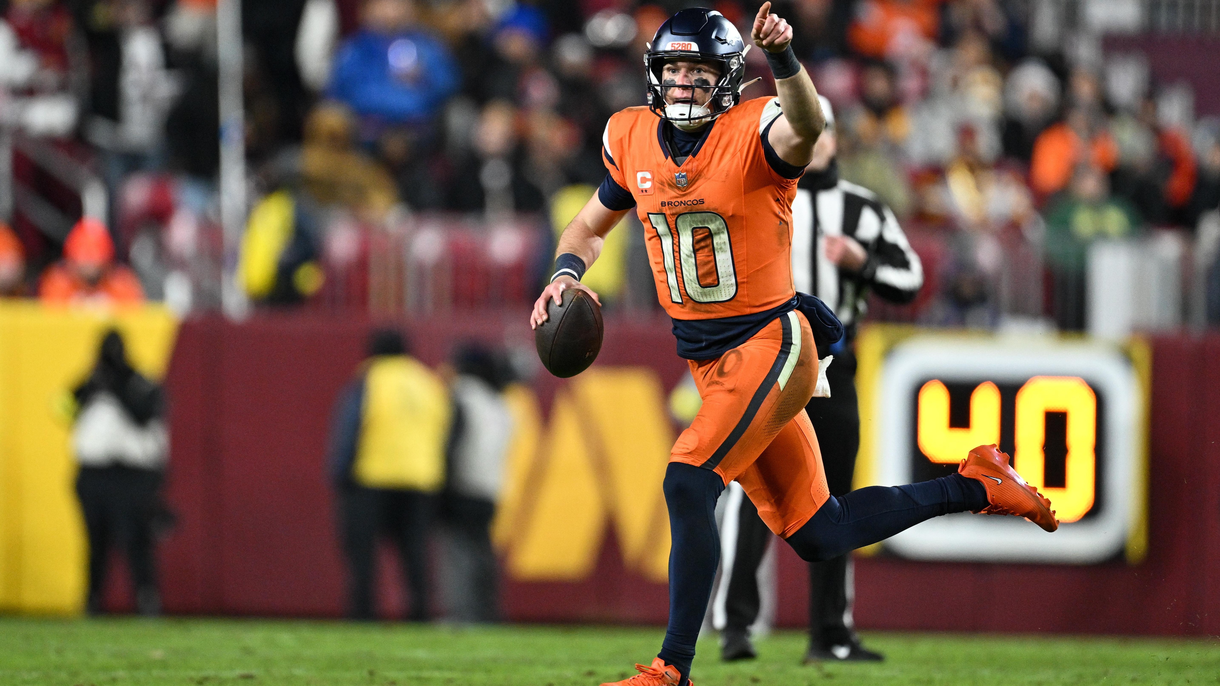 Broncos Commanders Football