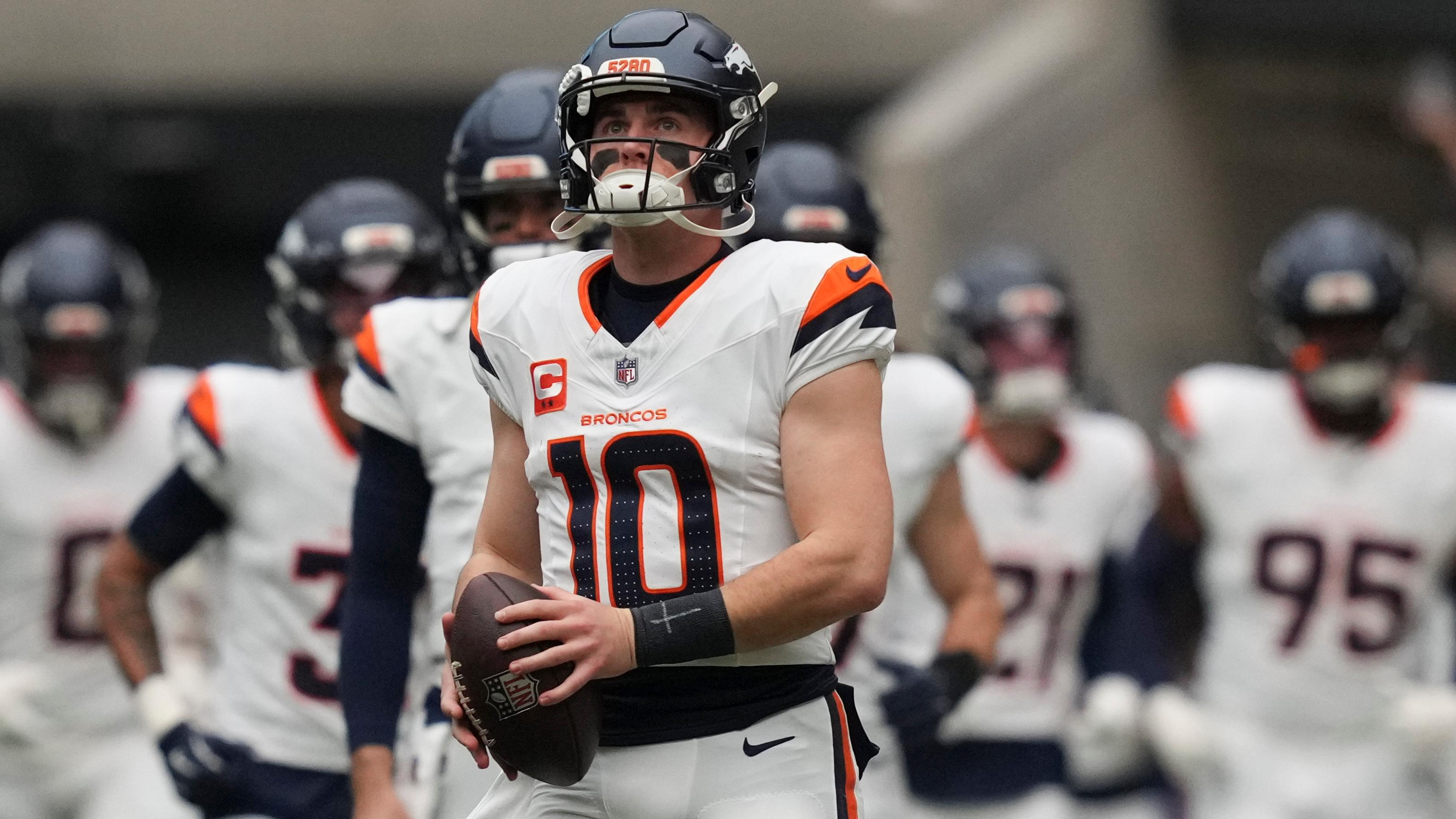 Broncos Raiders Football