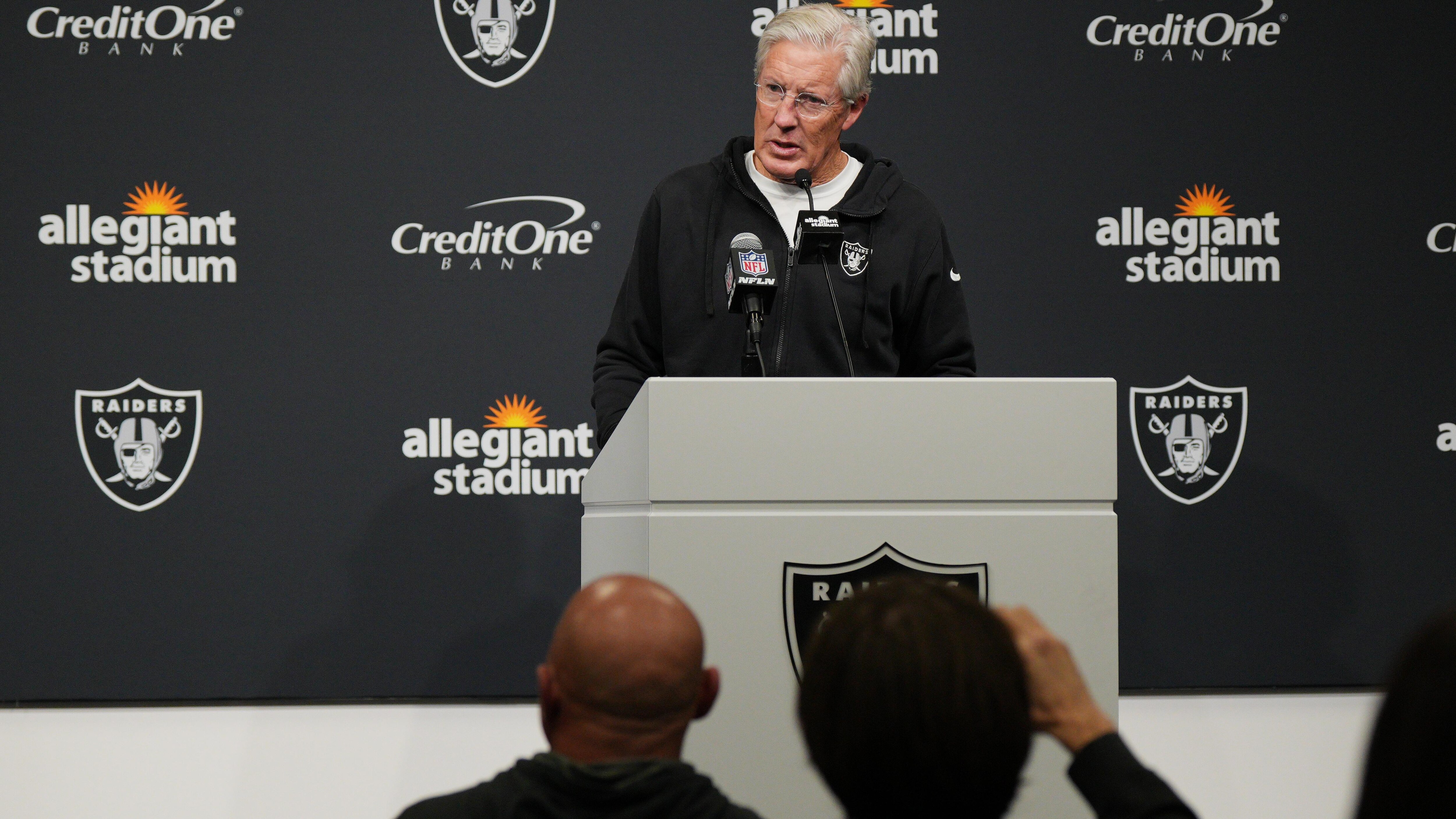 Broncos Raiders Football