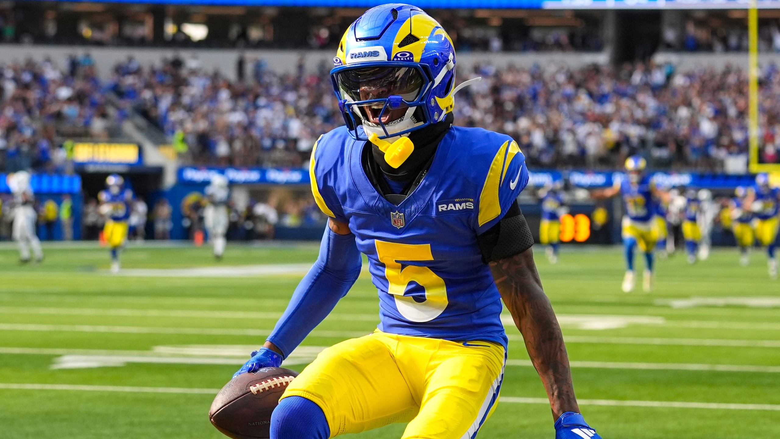 Colts Rams Football
