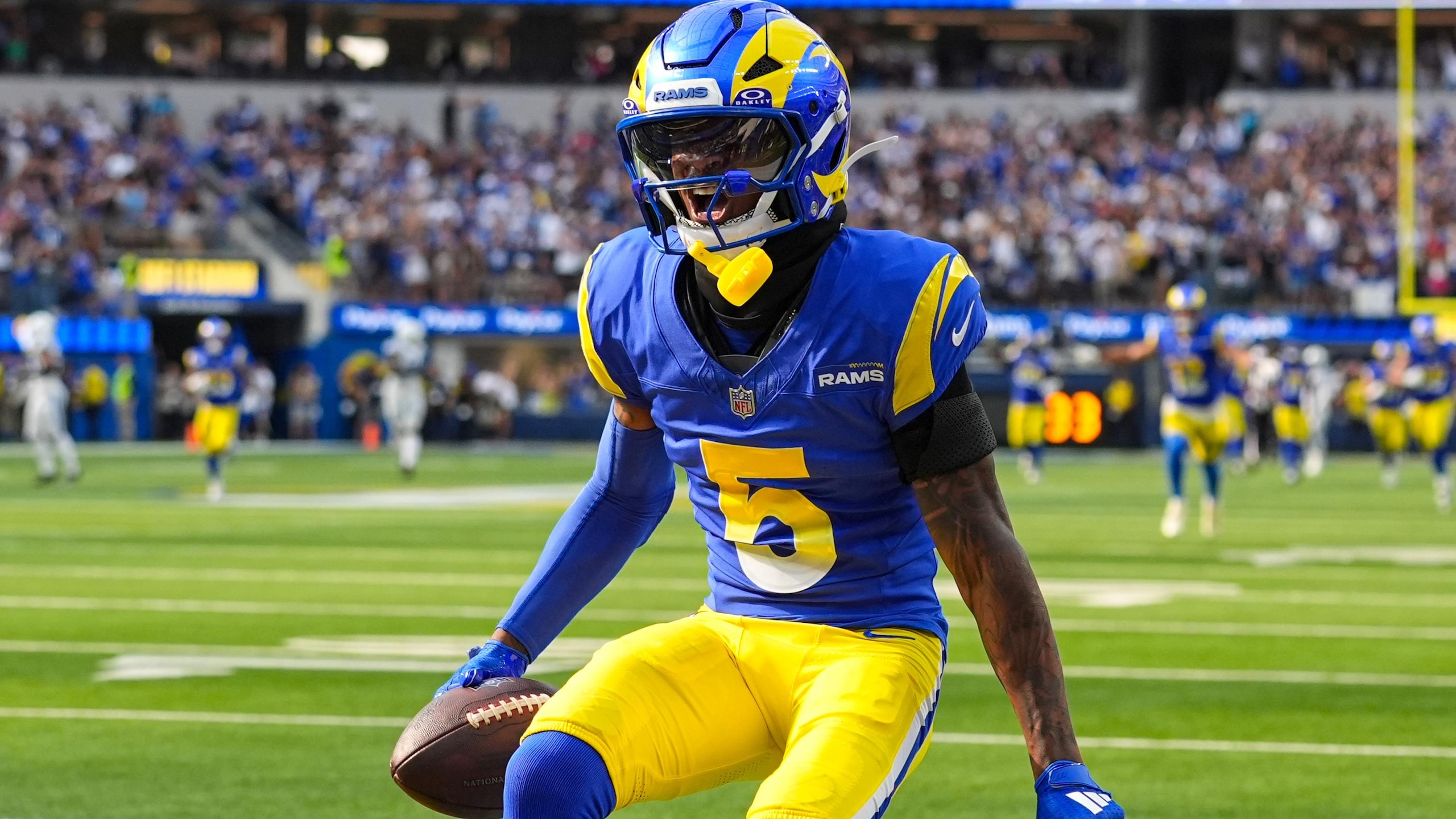 Colts Rams Football
