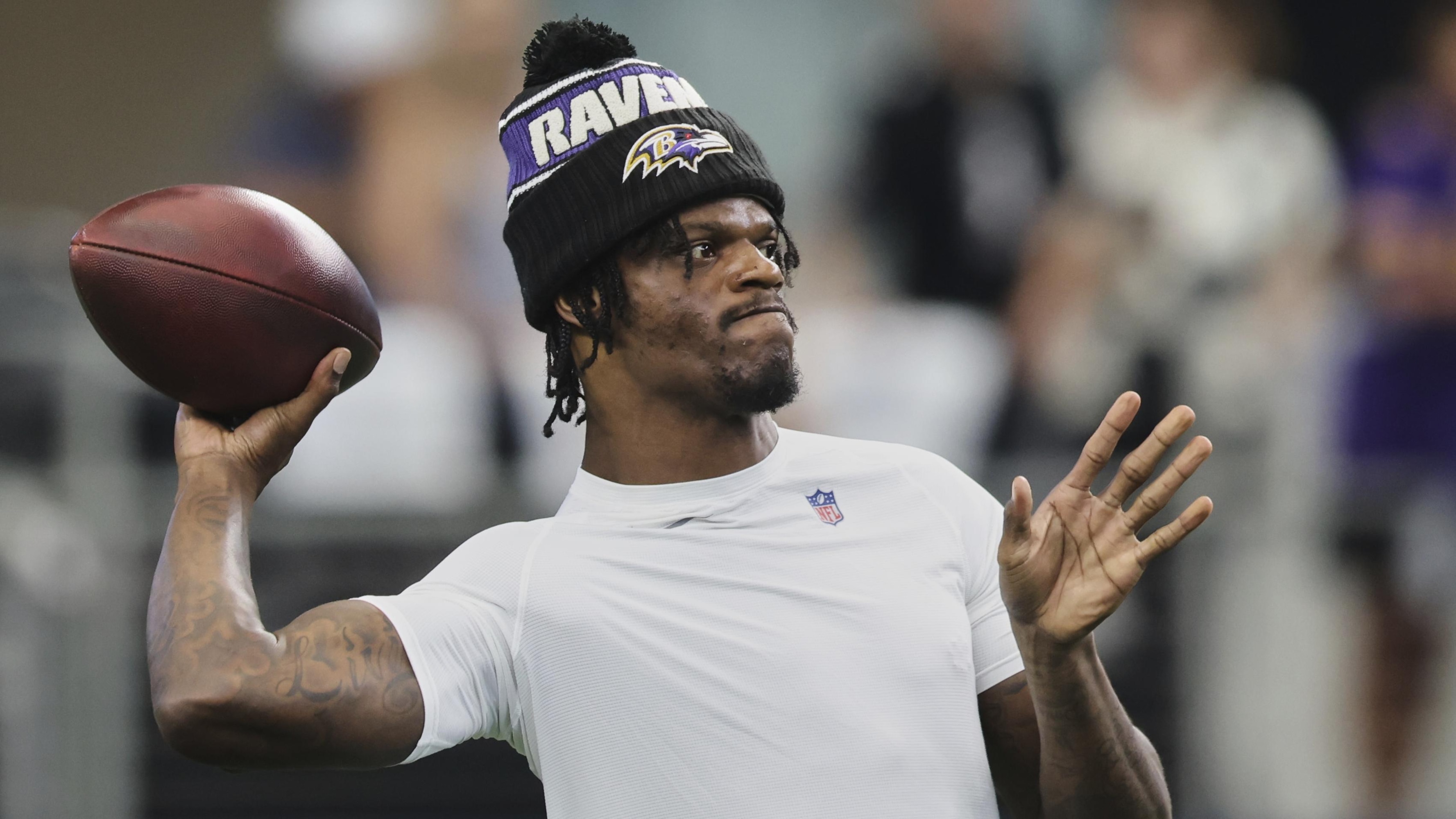 Ravens' Lamar Jackson Suffers Hamstring Injury vs. Chiefs, Replaced by Cooper Rush