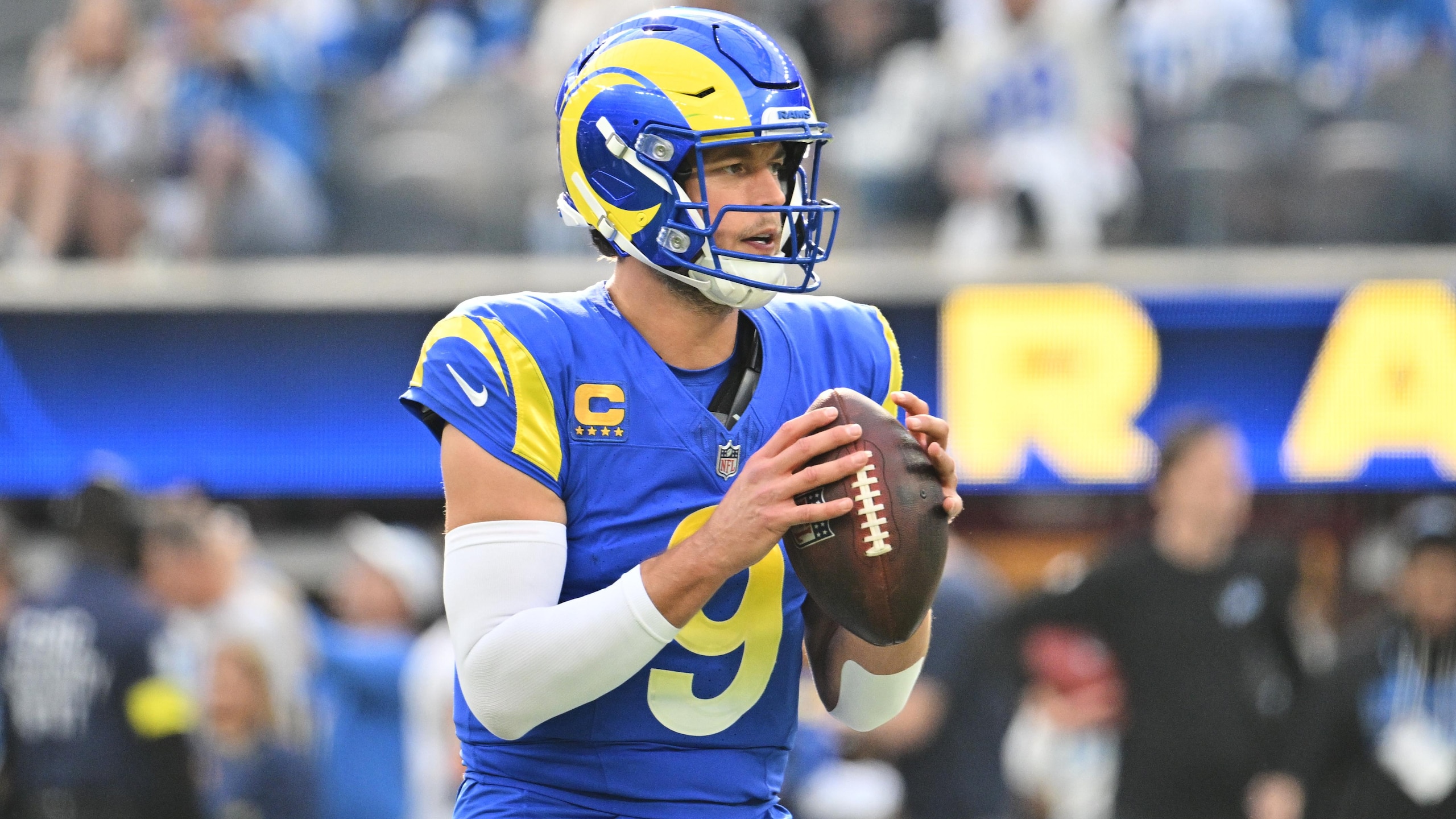 Lions Rams Football