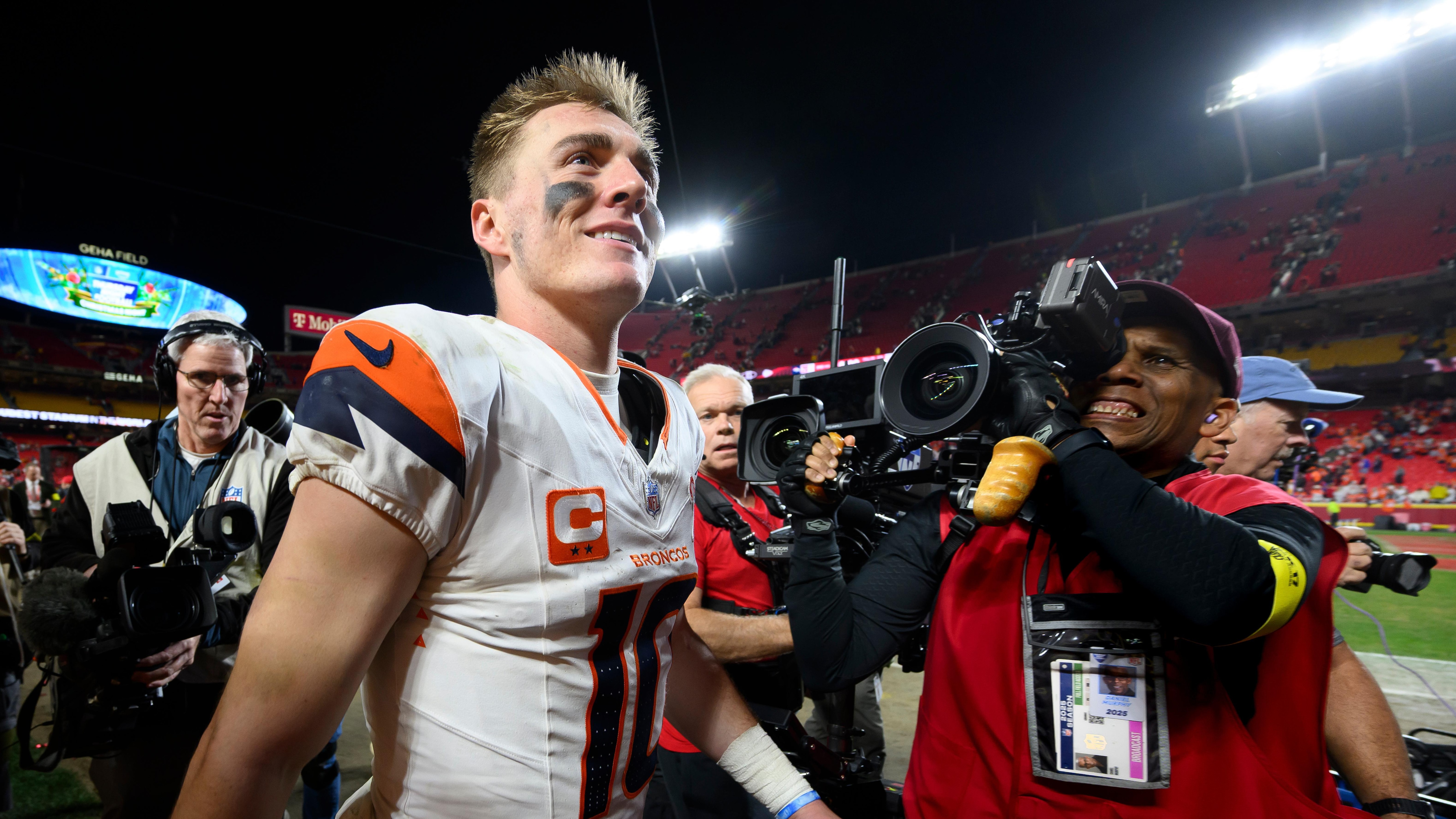 Broncos Chiefs Football