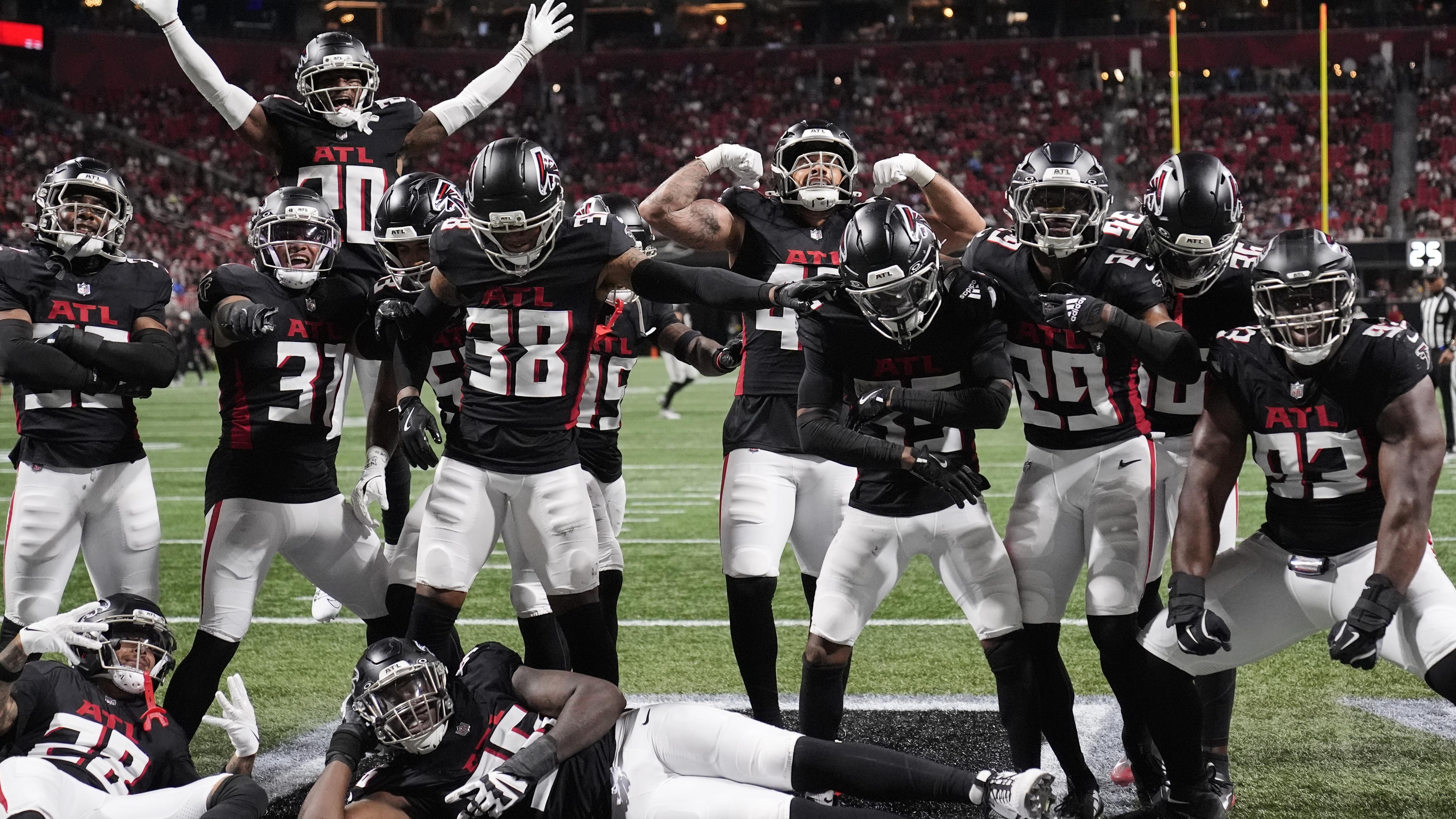 APTOPIX Titans Falcons Football