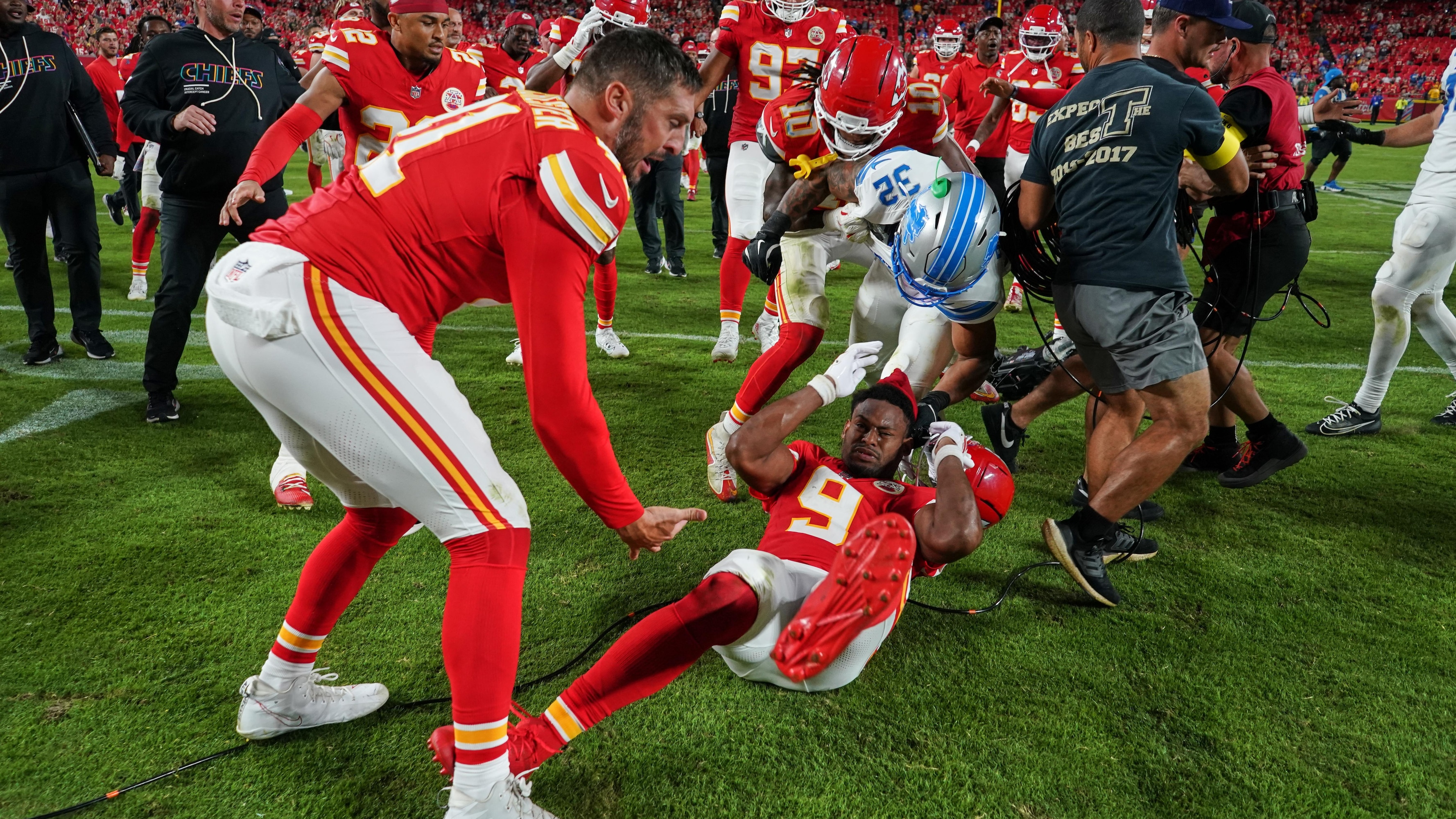 Brian Branch Slaps JuJu Smith-Schuster on Video as Chiefs, Lions Scuffle Postgame