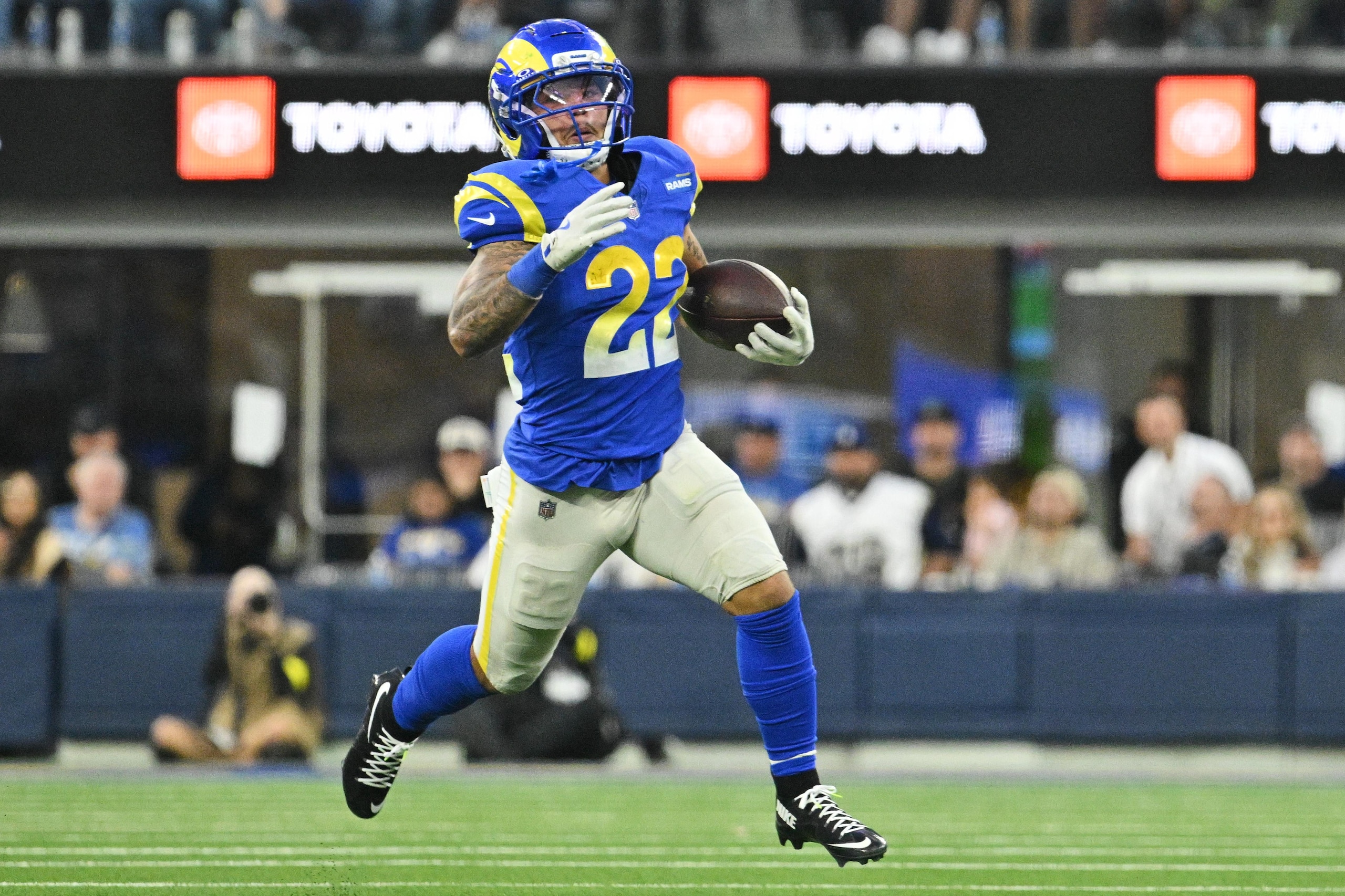 Lions Rams Football