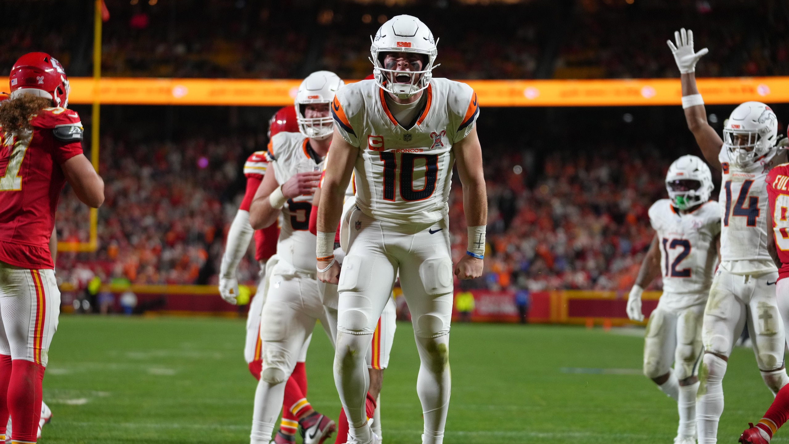 Broncos Chiefs Football