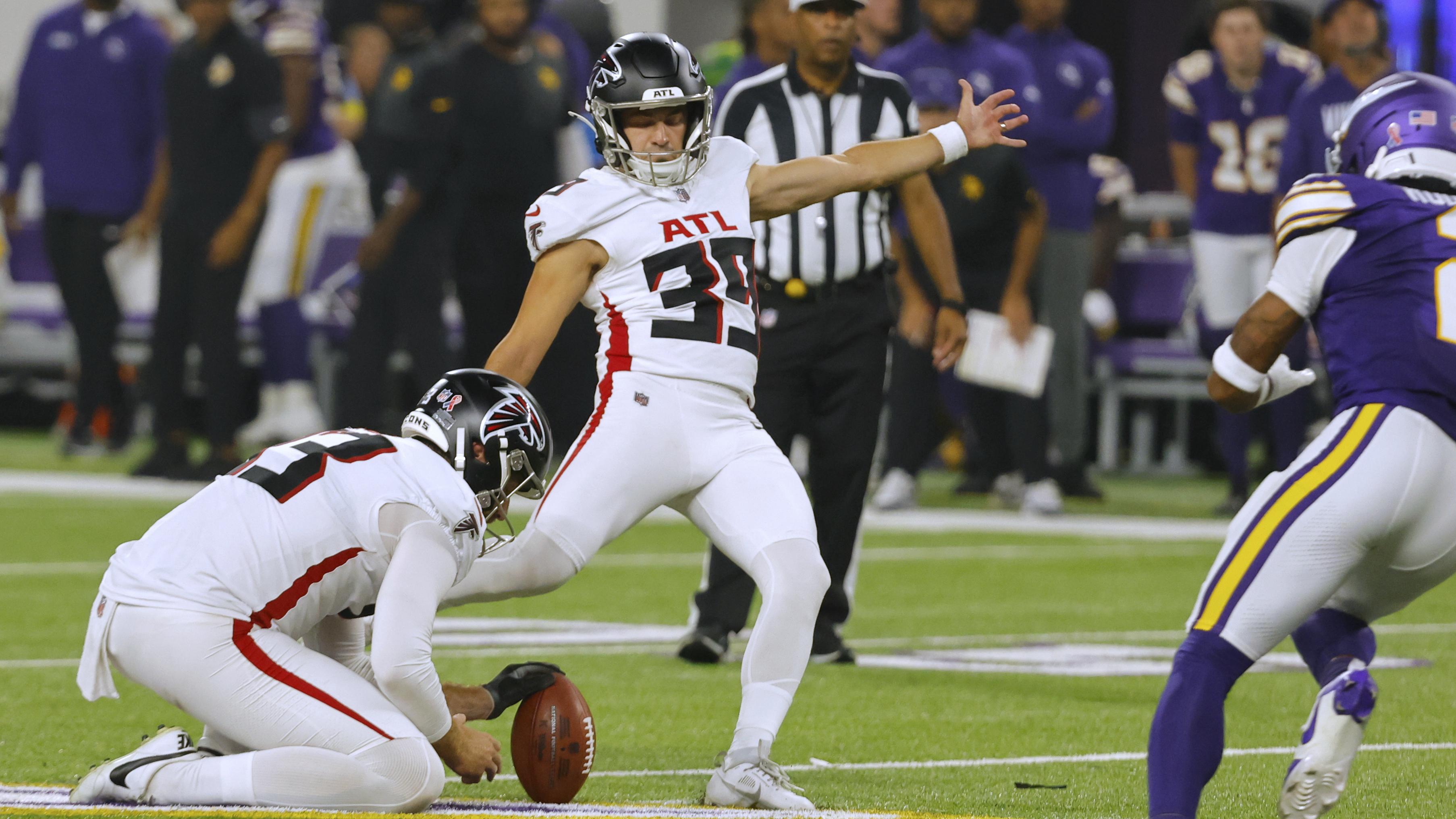 Falcons’ Parker Romo, Leonard Floyd Meet in Postgame Video After Kicker Makes 5 FGs