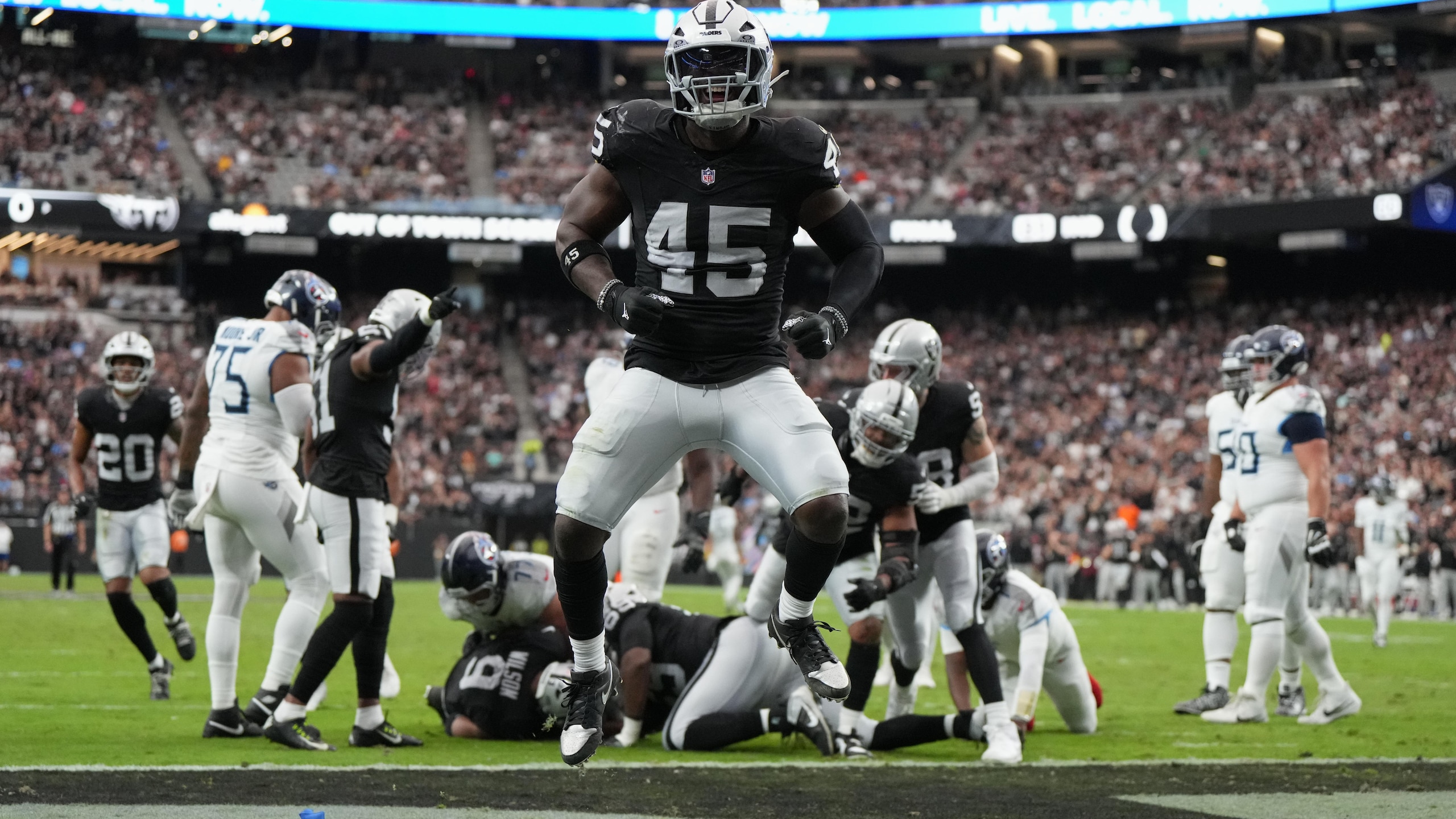 APTOPIX Titans Raiders Football