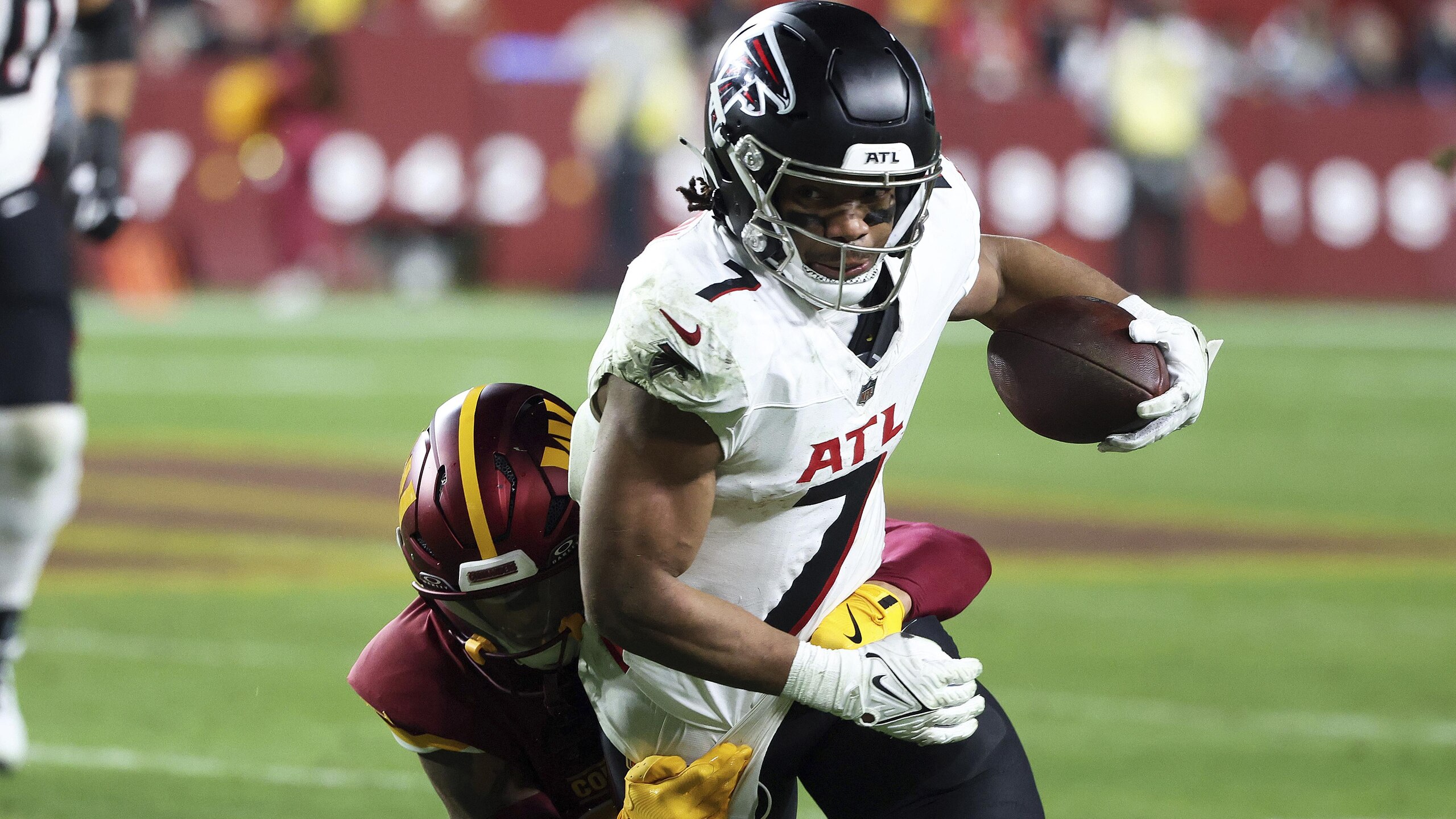 Falcons Commanders Football