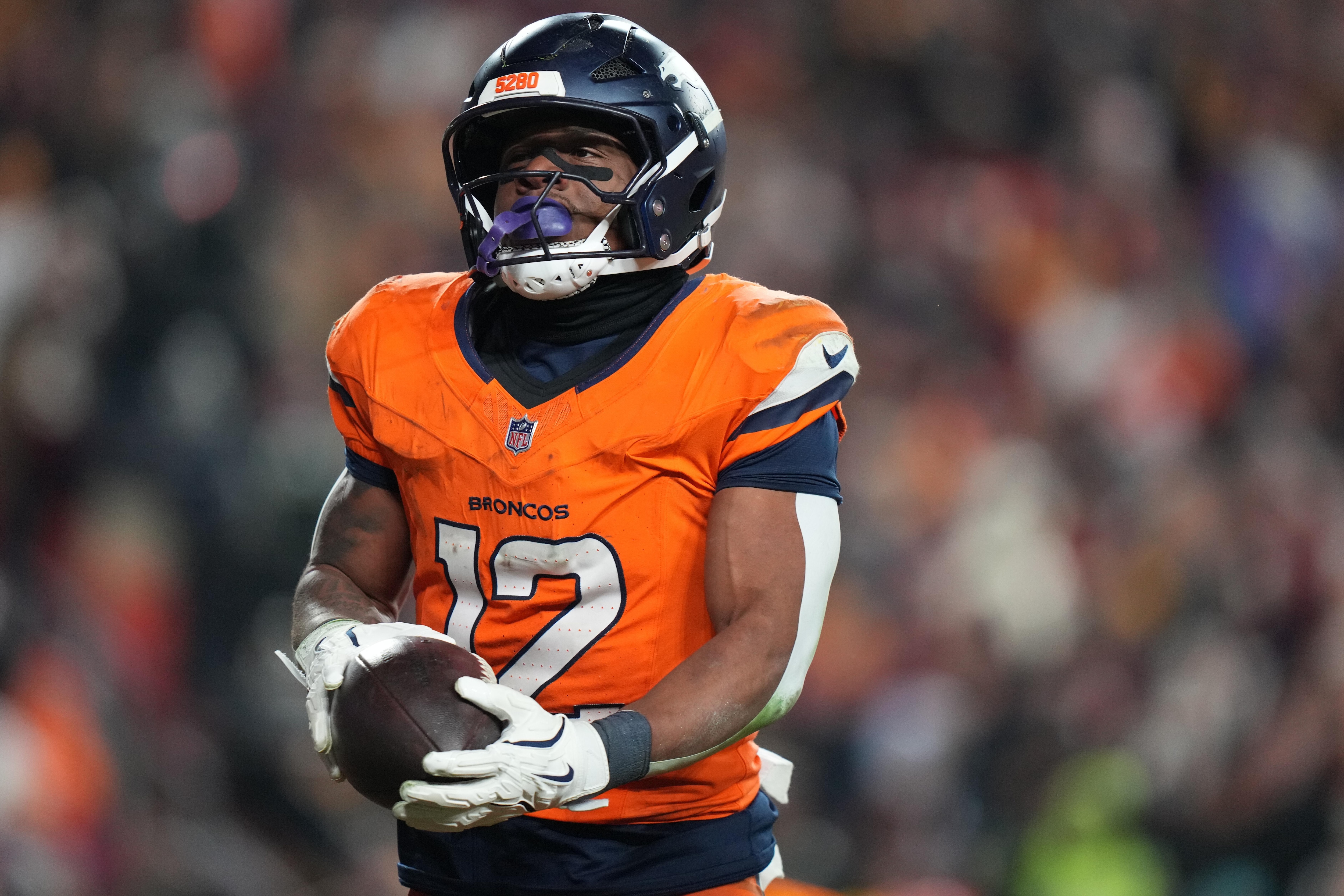 Broncos Commanders Football