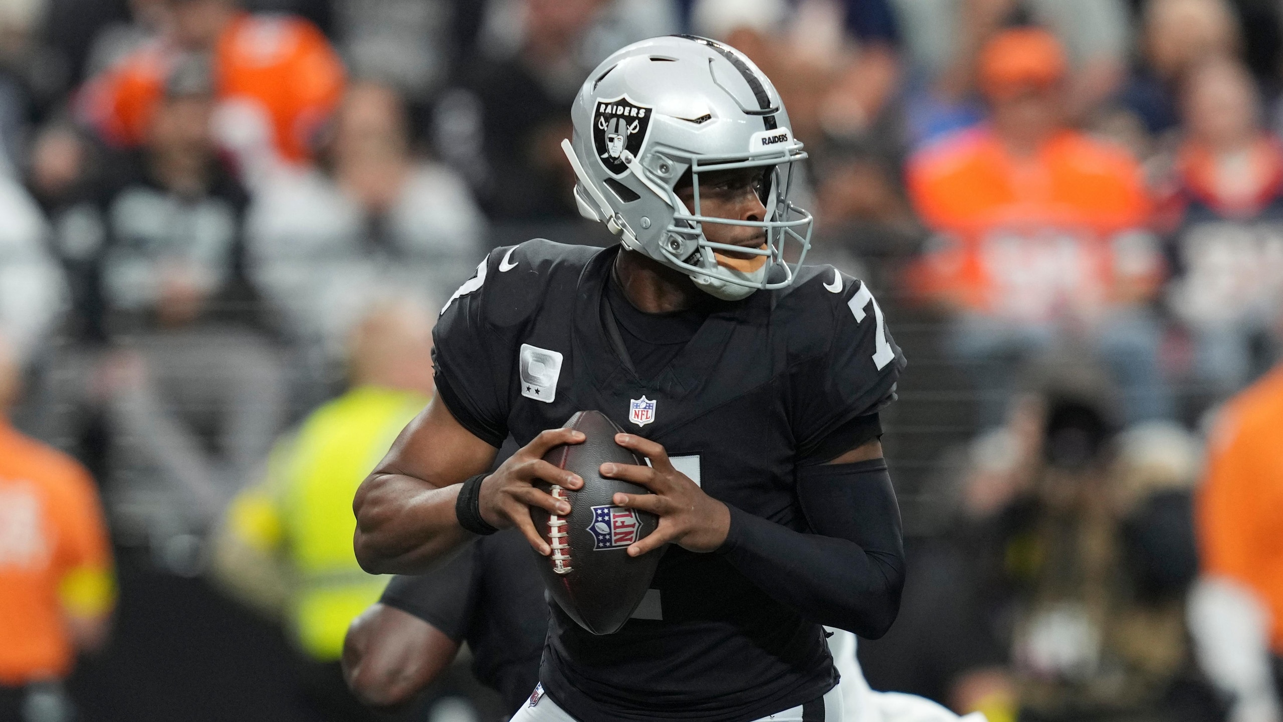 Broncos Raiders Football