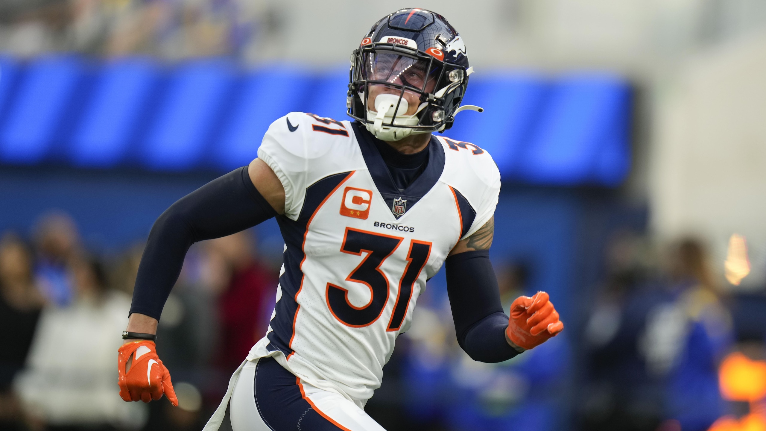 Broncos Rams Football