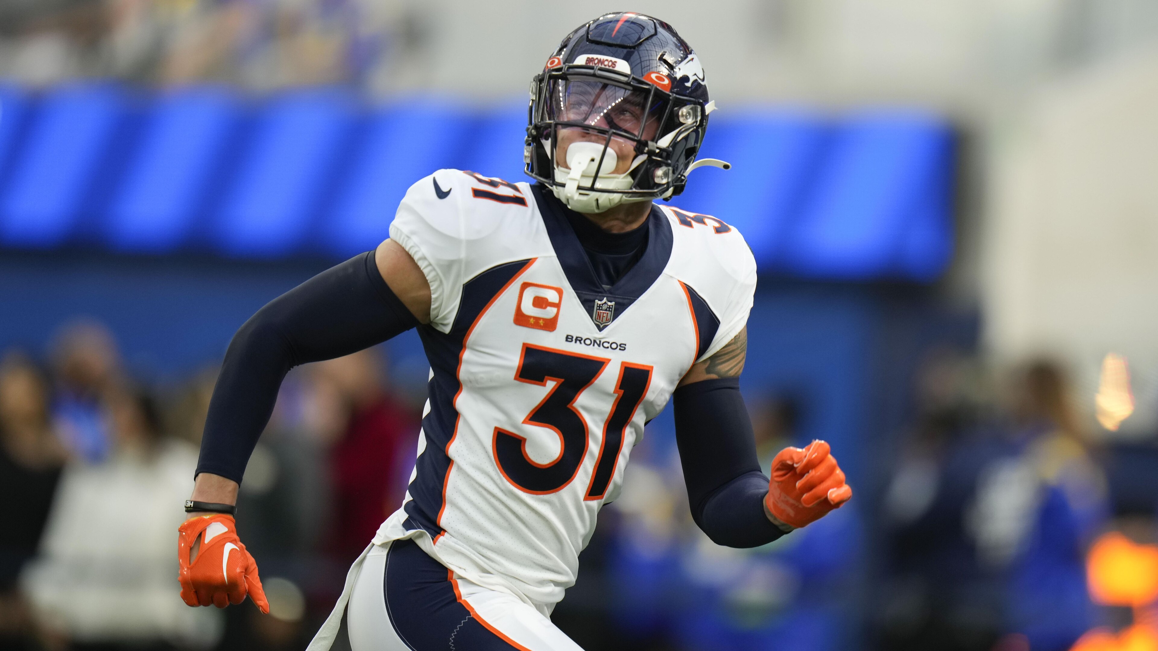 Broncos Rams Football