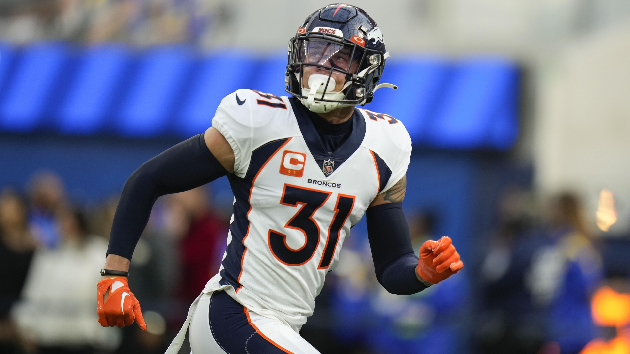 Broncos Rams Football