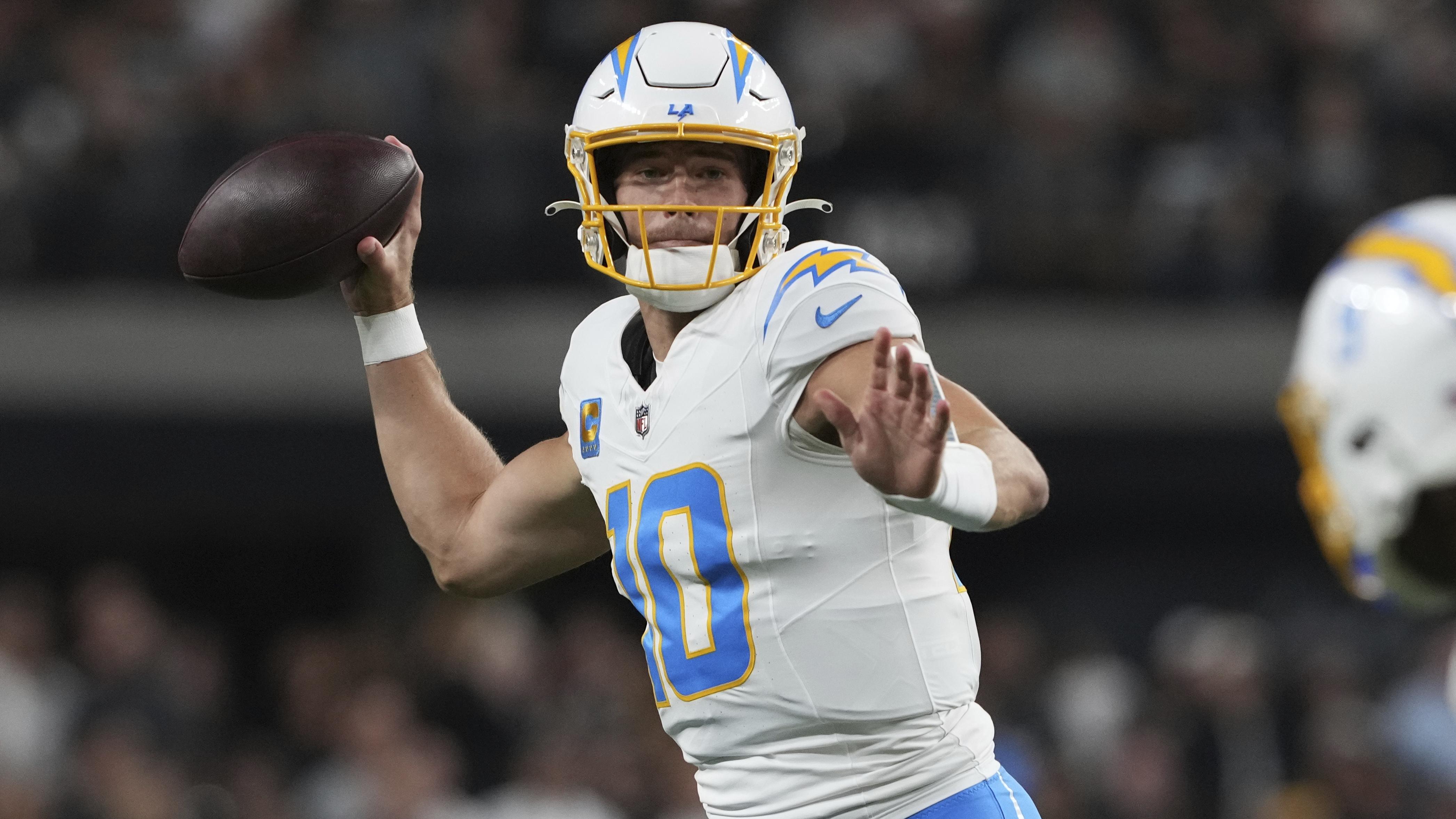 Chargers Raiders Football