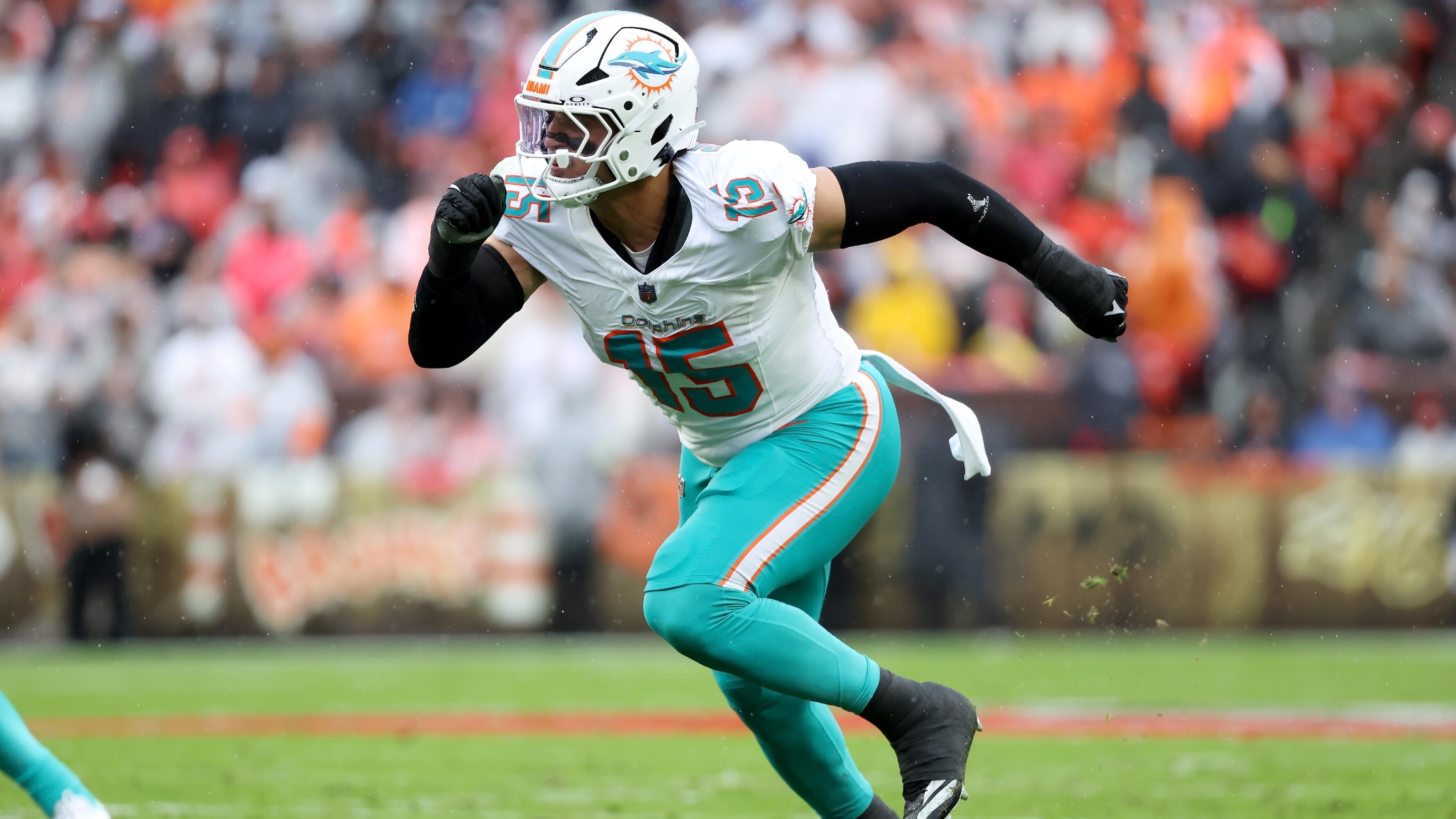 Jaelan Phillips Joins Eagles, Aims for Super Bowl Glory