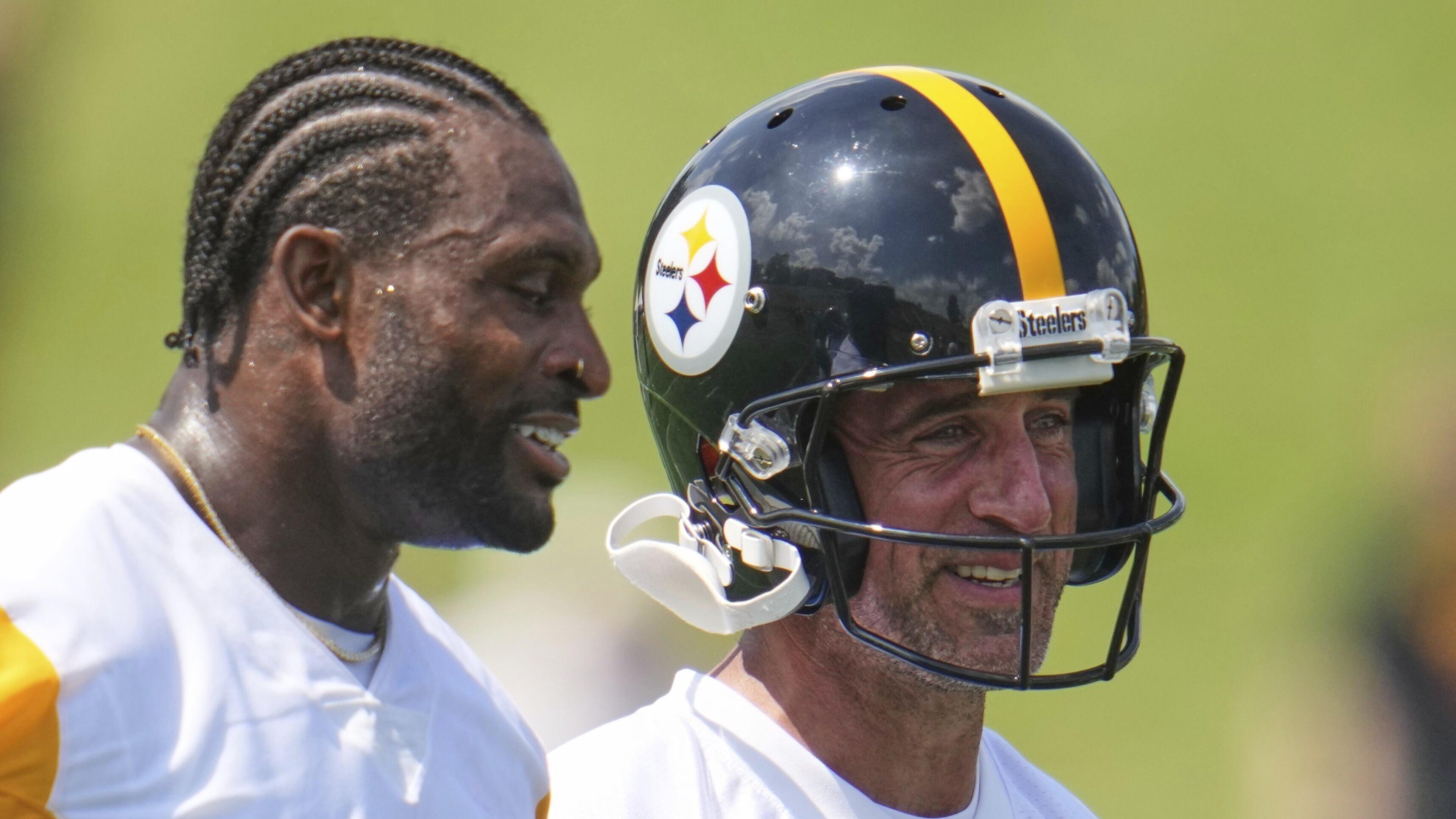 D.K. Metcalf Talks Aaron Rodgers’ Bathroom Policy as Suitemates at Steelers Camp