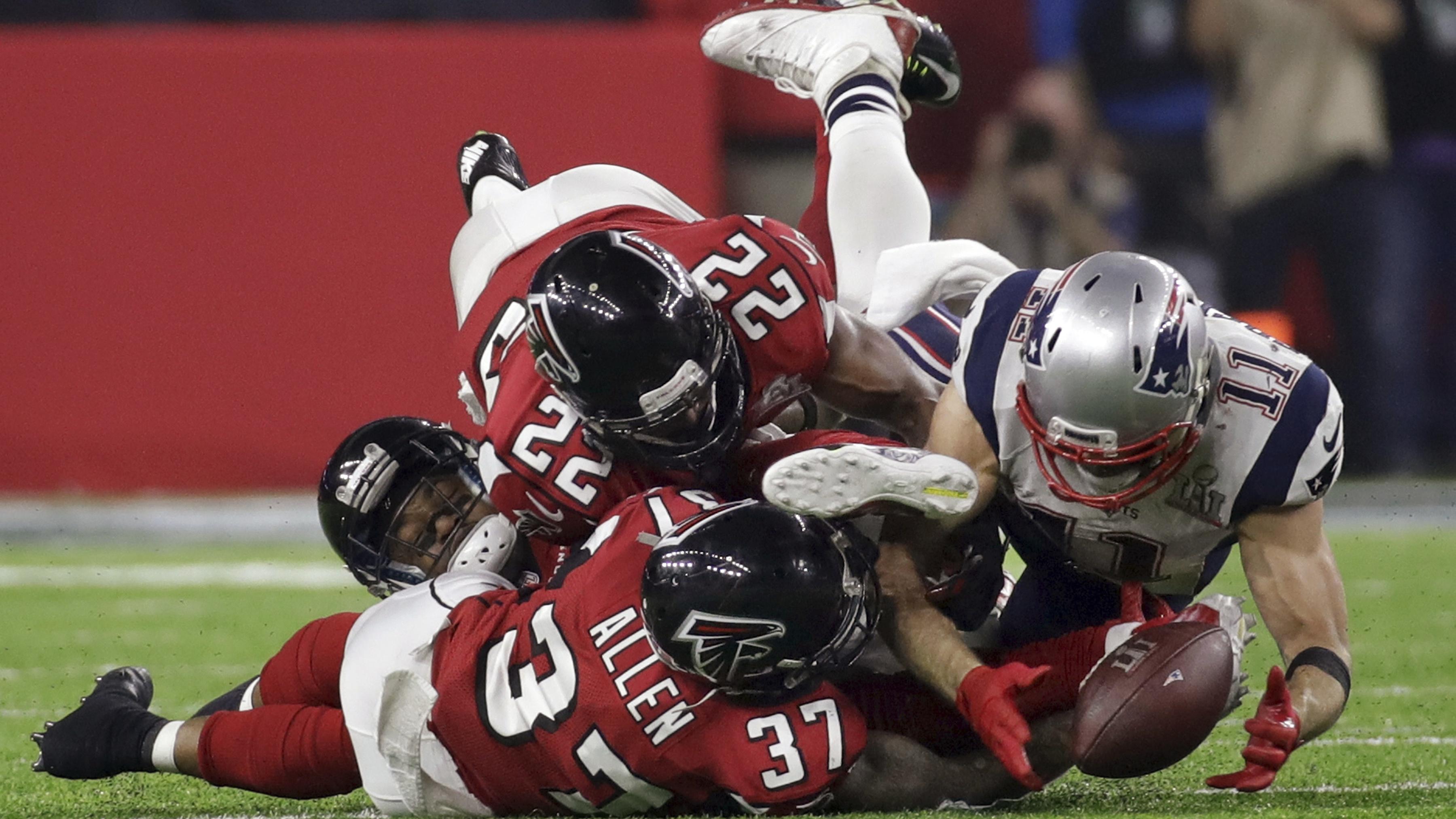 YE Patriots Falcons Super Bowl Football