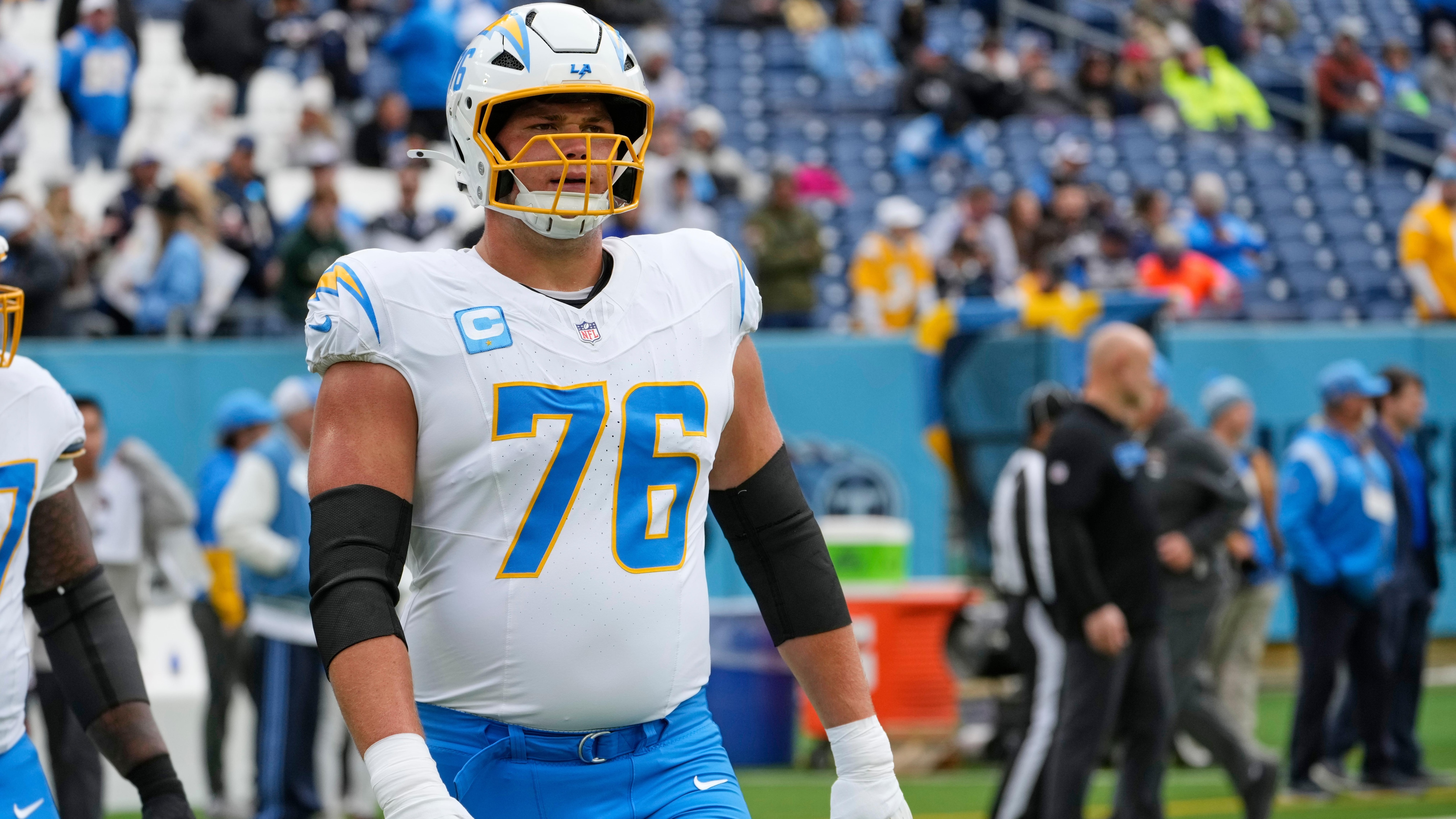 Chargers Titans Football