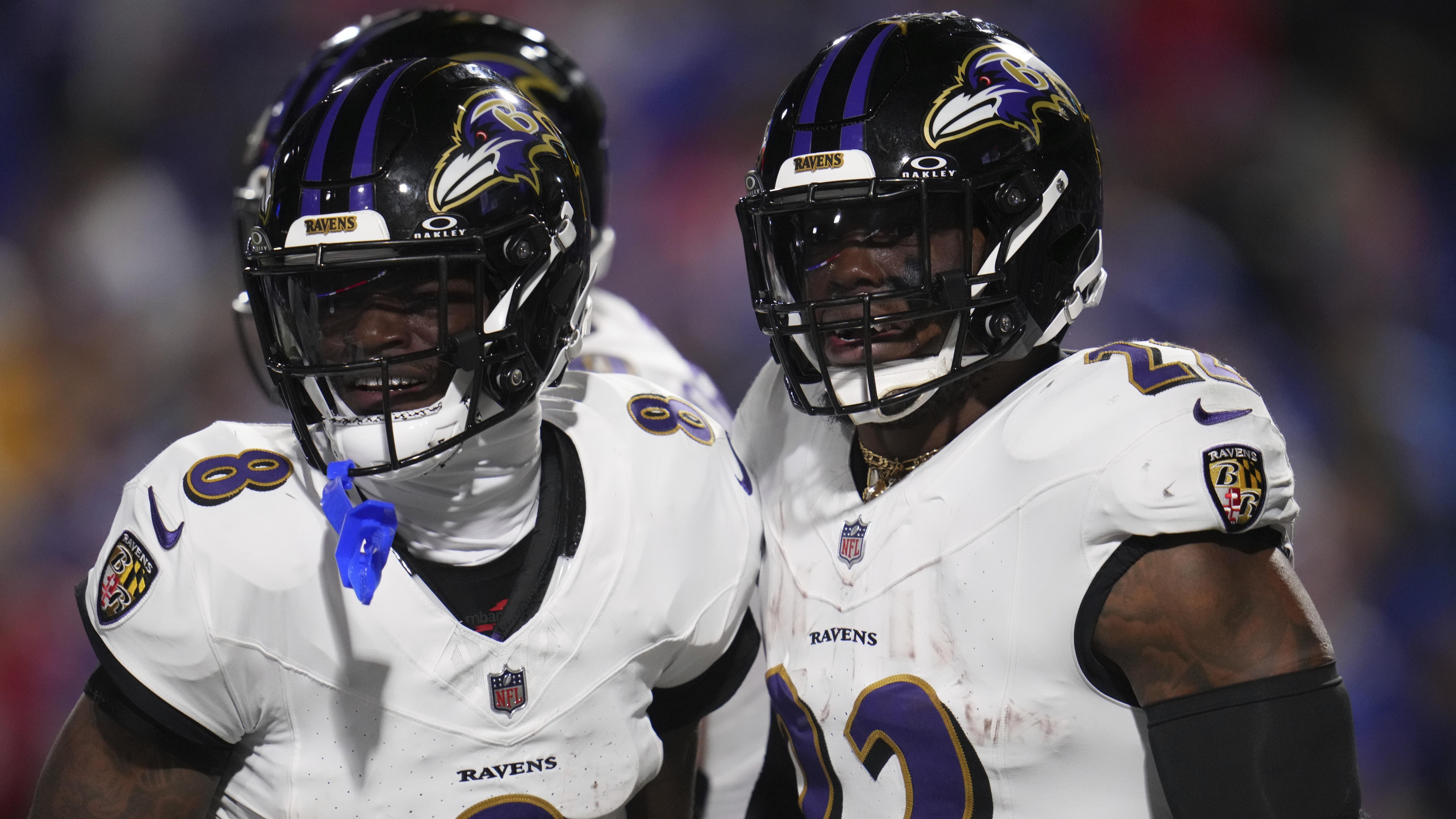 Ravens’ Lamar Jackson Calls out Fan for Throwing Item at Derrick Henry, ‘It’s Not WWE’