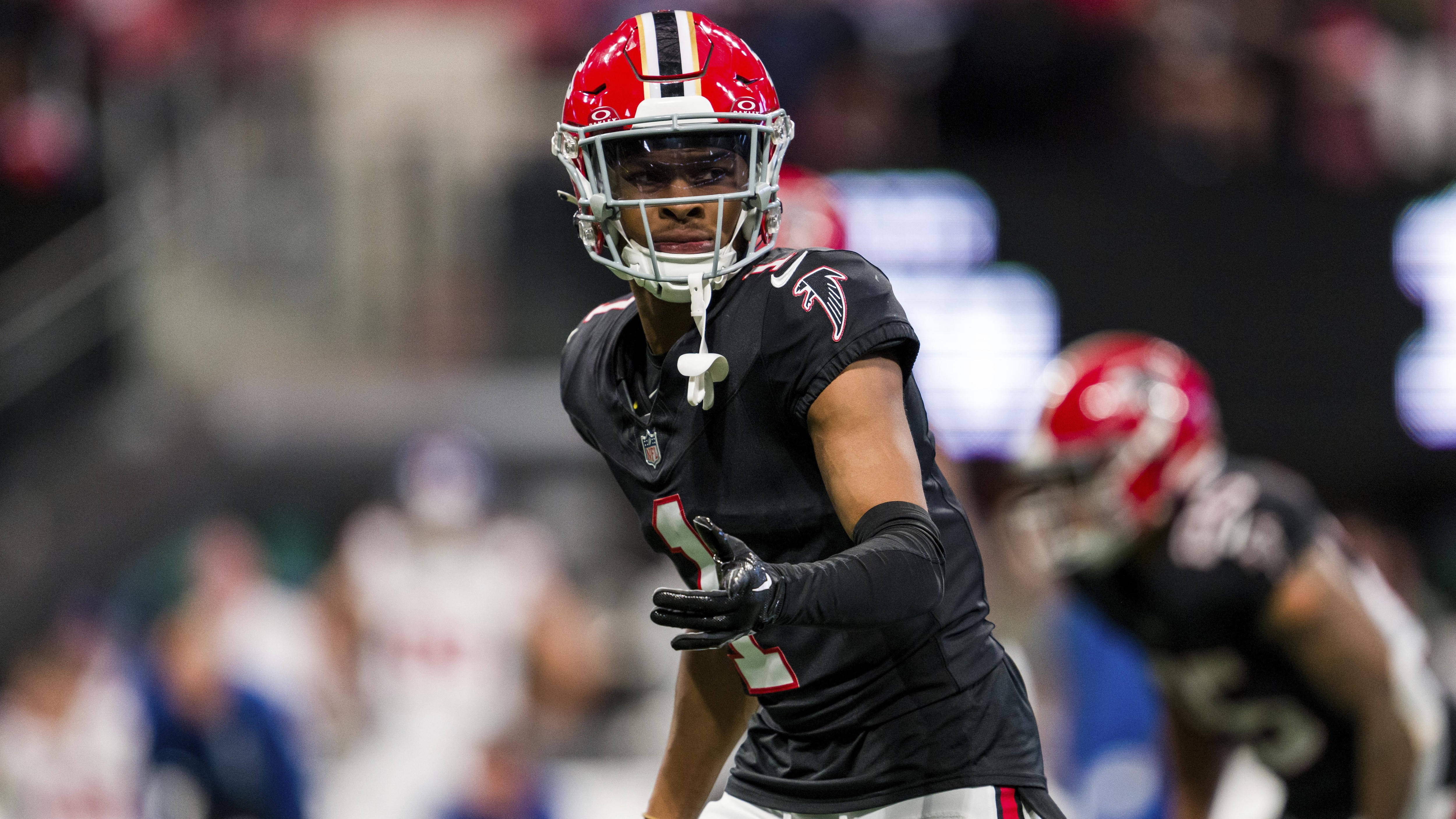 Falcons’ Darnell Mooney Suffers Shoulder Injury, Will Miss a ‘Few Weeks’