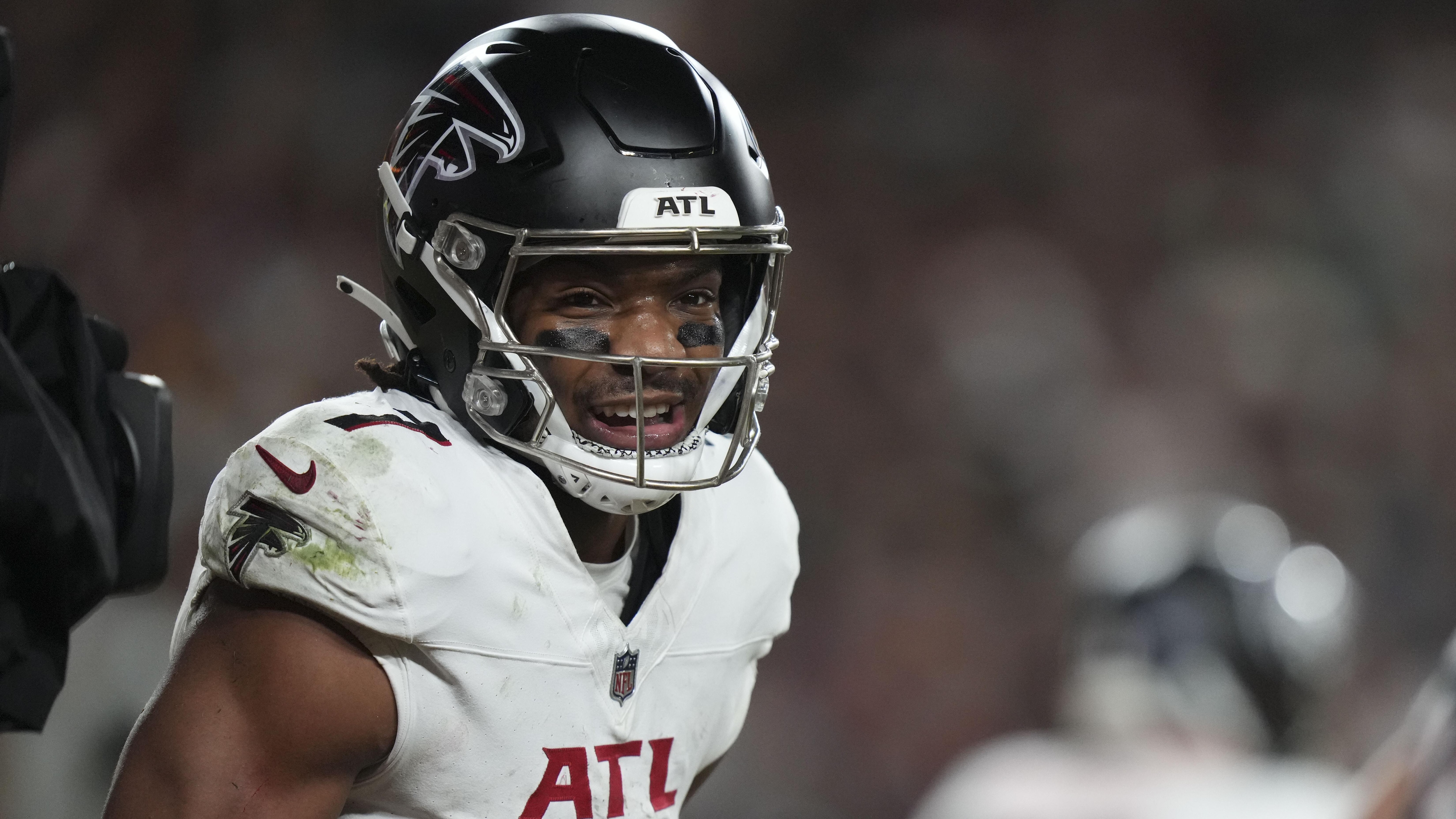 Falcons Commanders Football