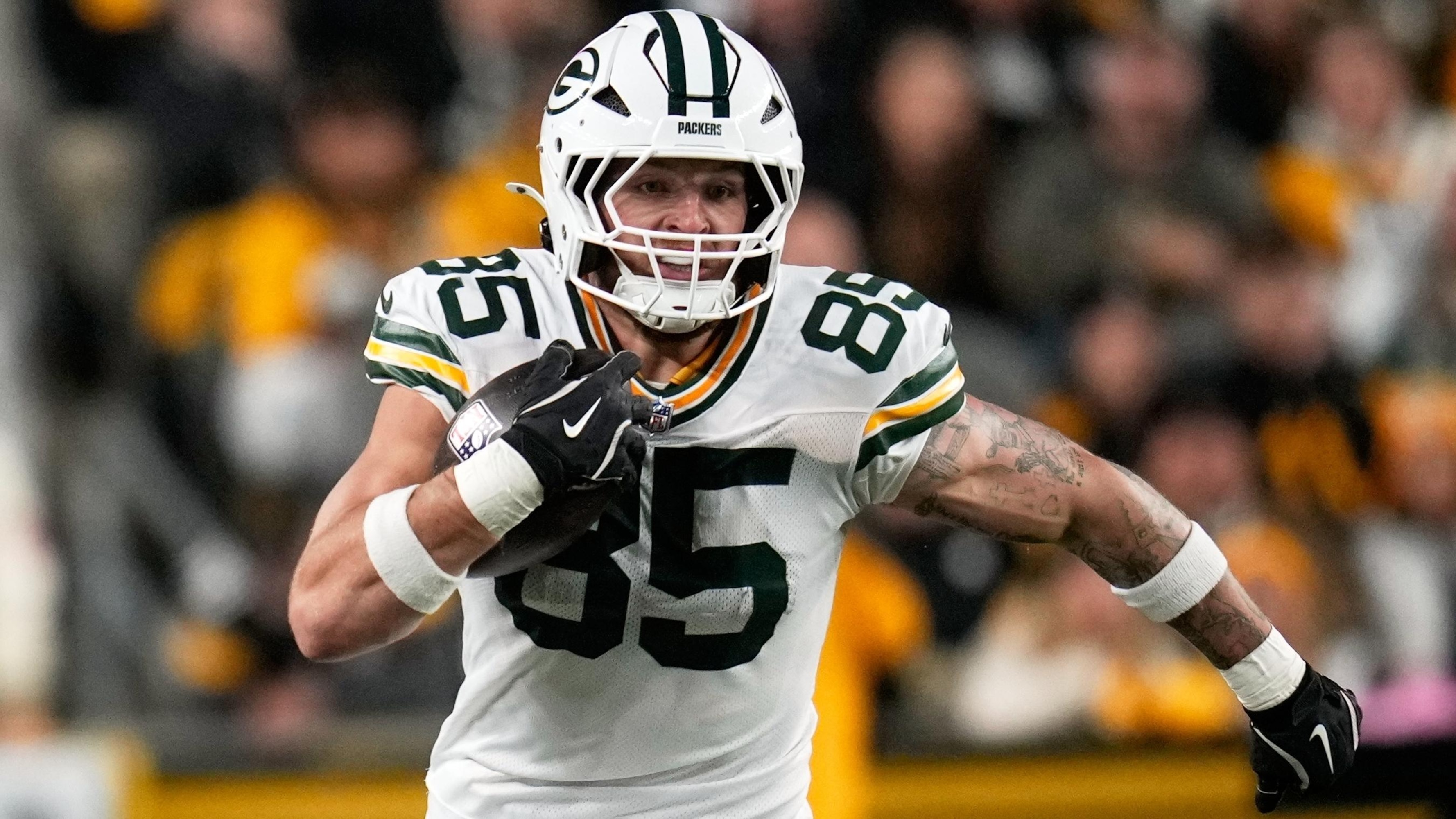 Packers' Tucker Kraft Drops Photos from Injury Rehab, 'Hey Siri Play The Climb by Miley Cyrus'