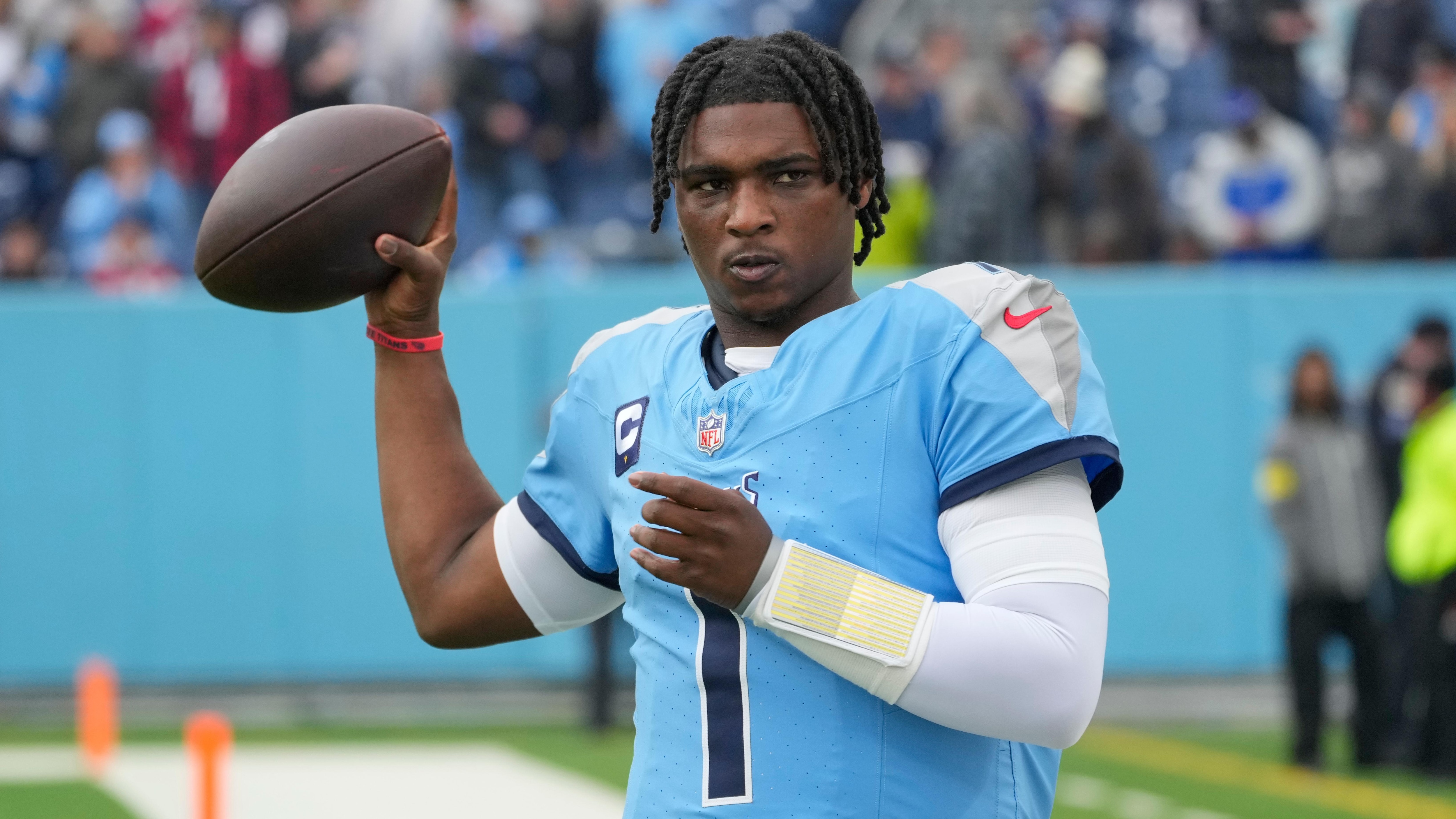 Chargers Titans Football