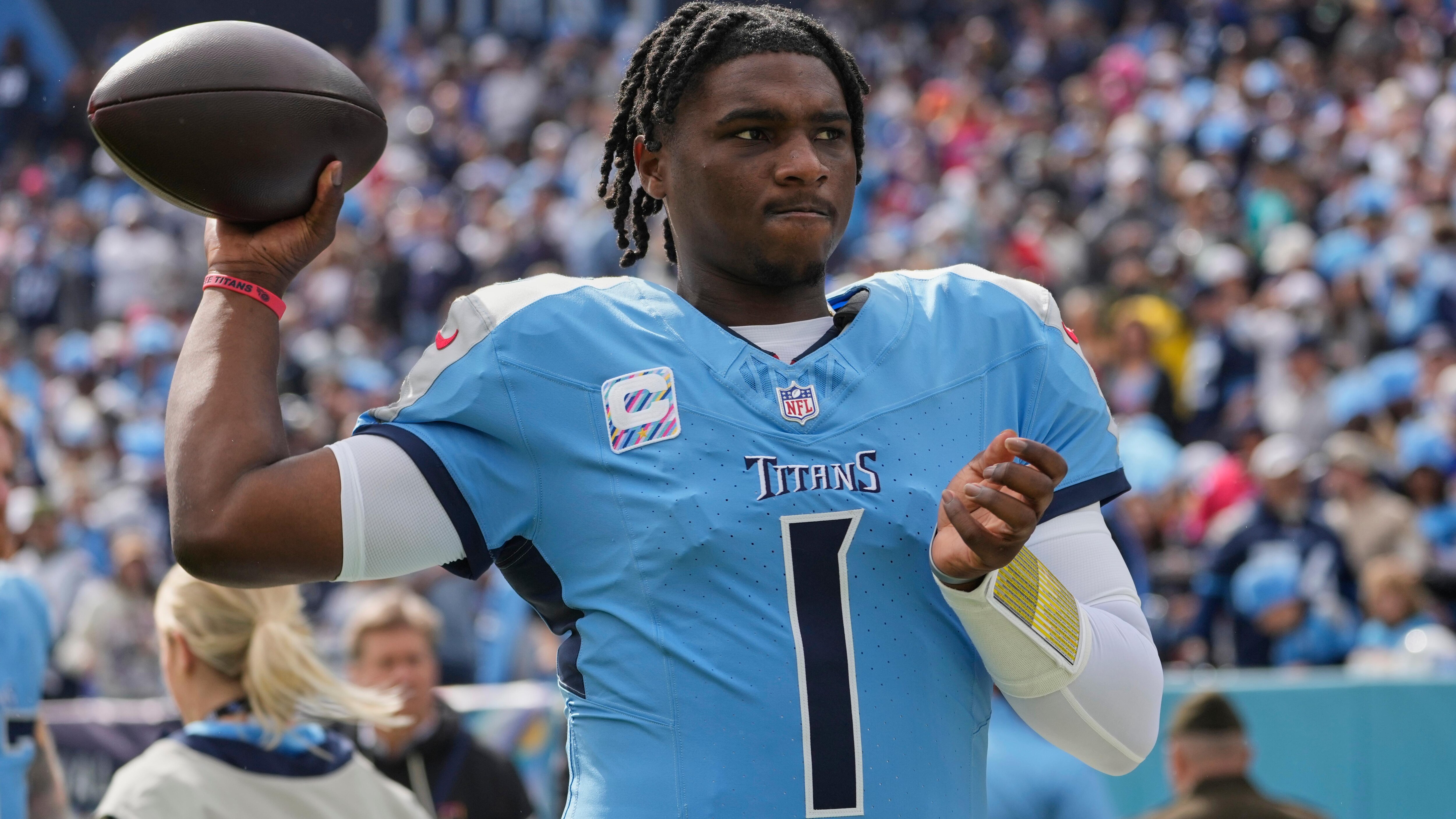 Patriots Titans Football