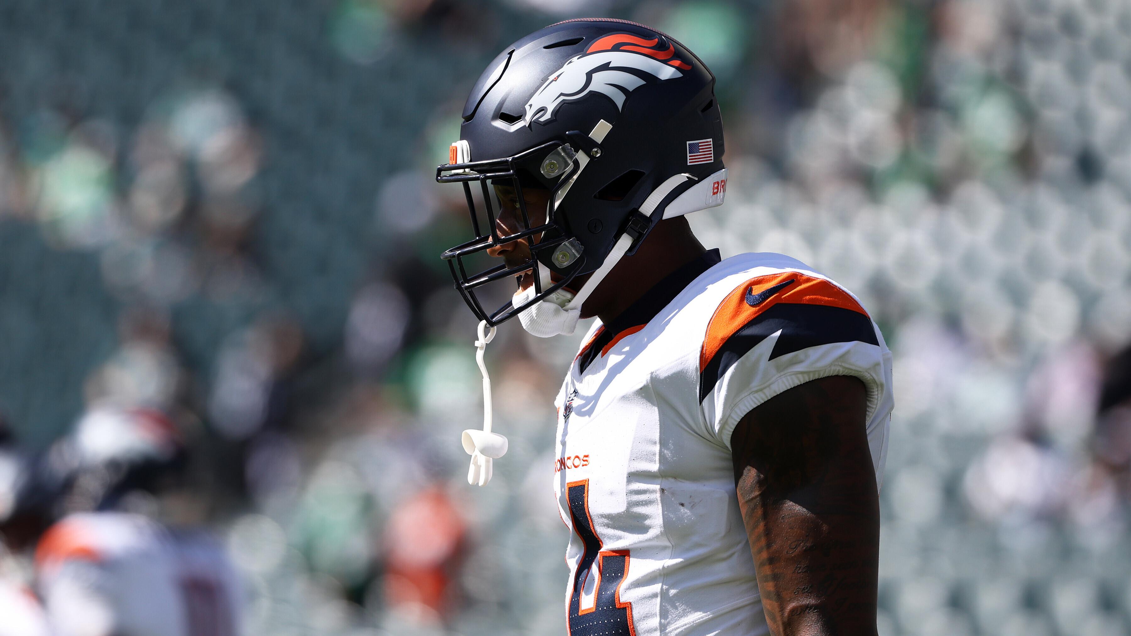 Broncos Eagles Football