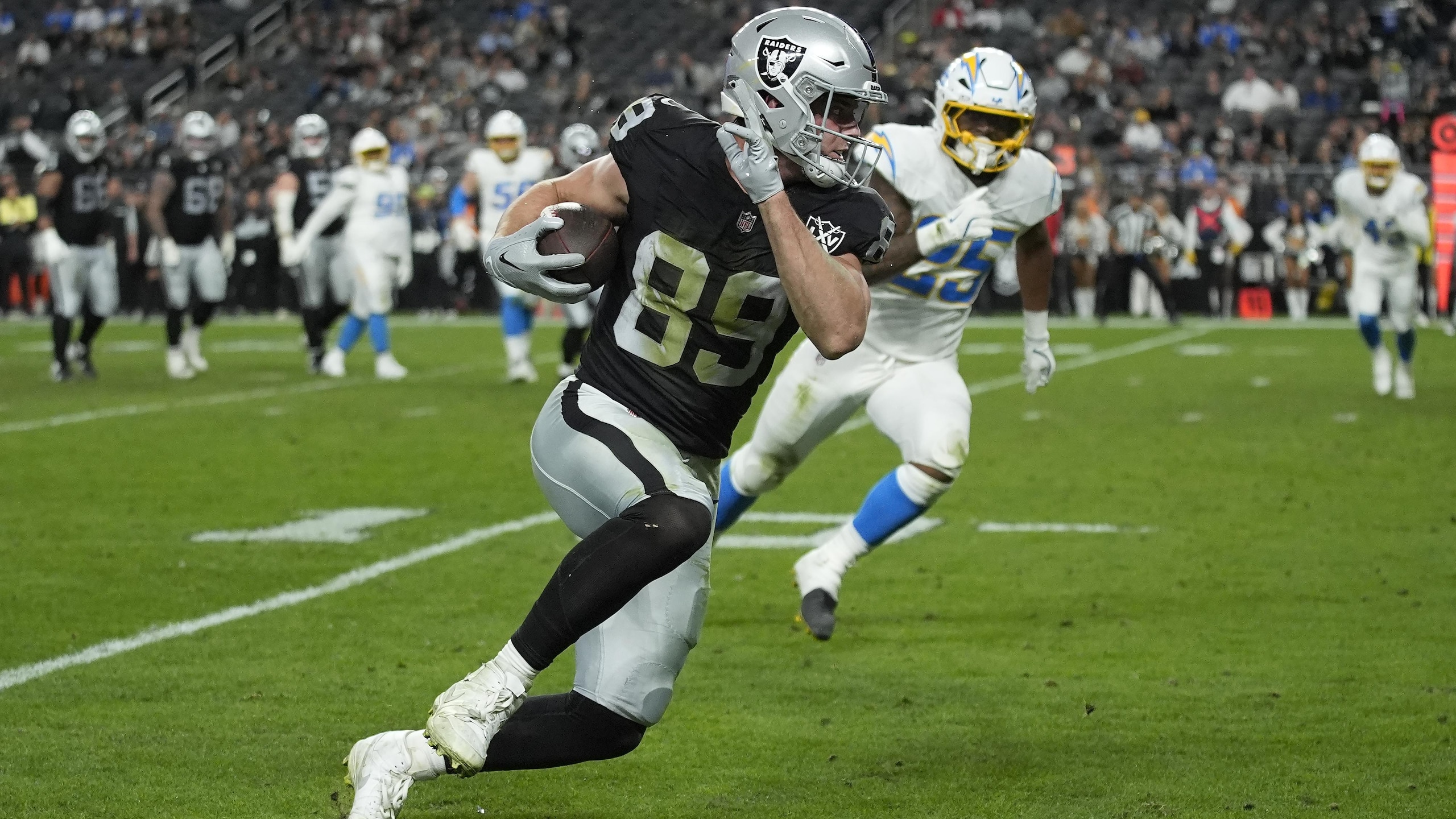 Chargers Raiders Football