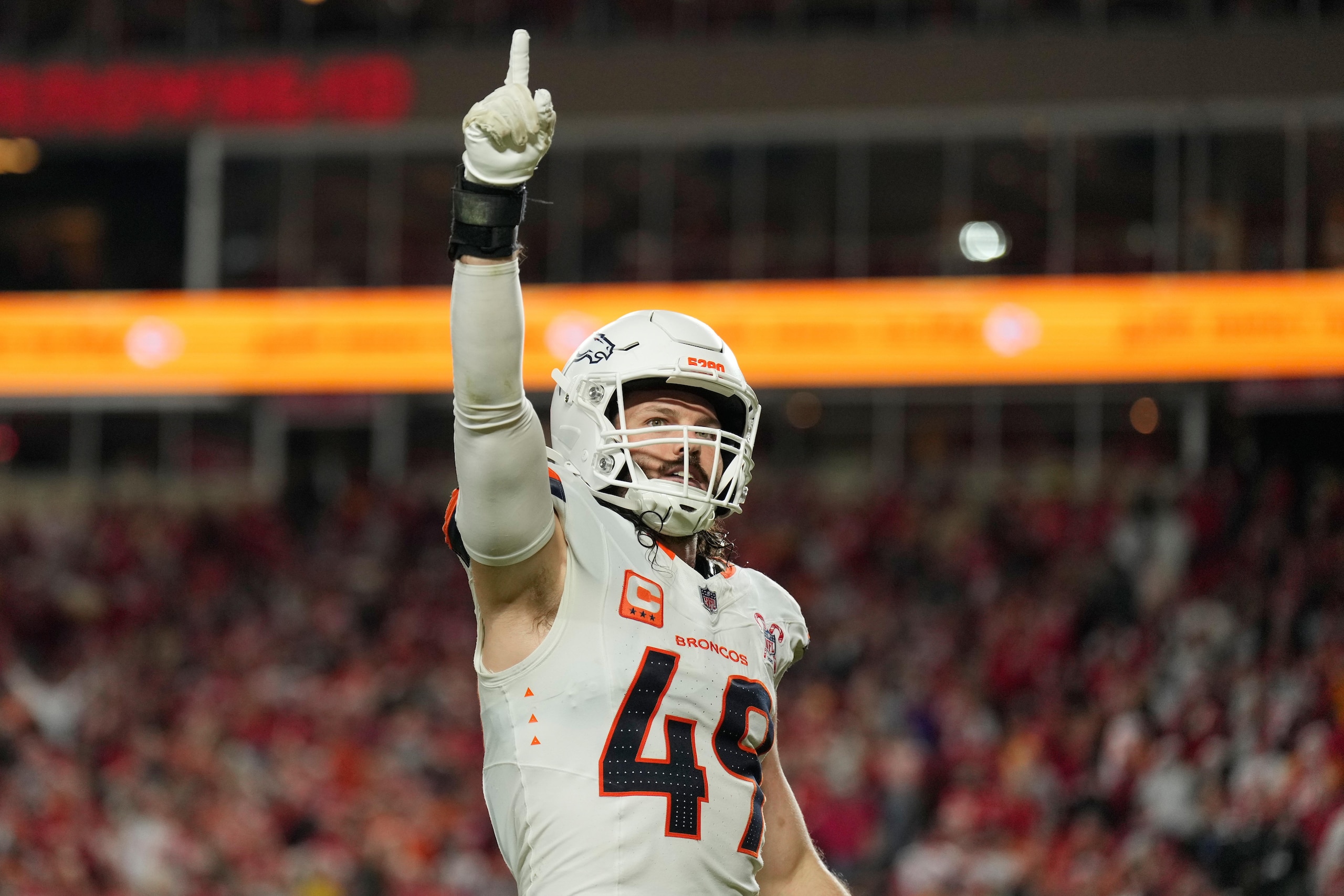Broncos Chiefs Football